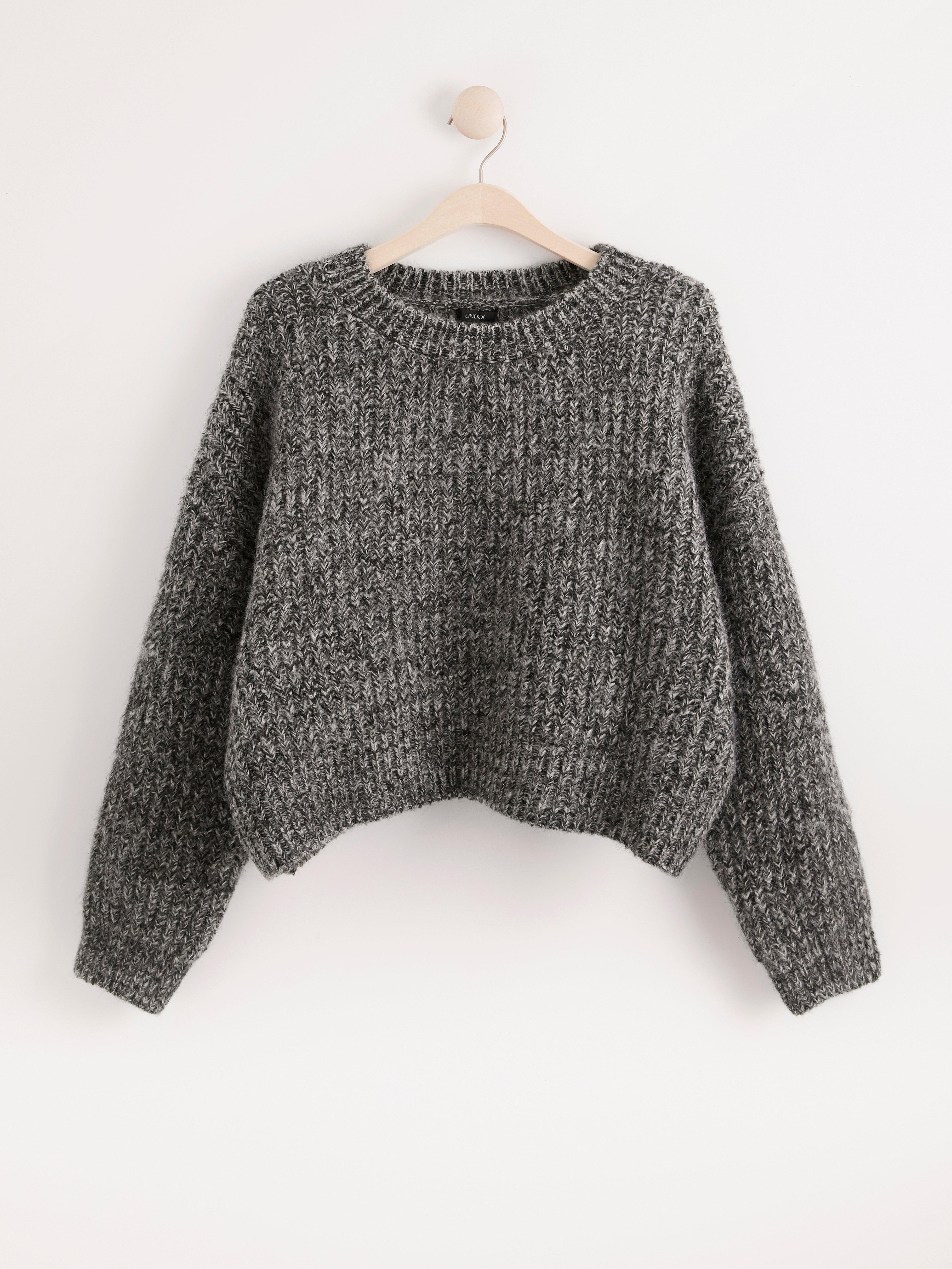 black cropped knitted jumper