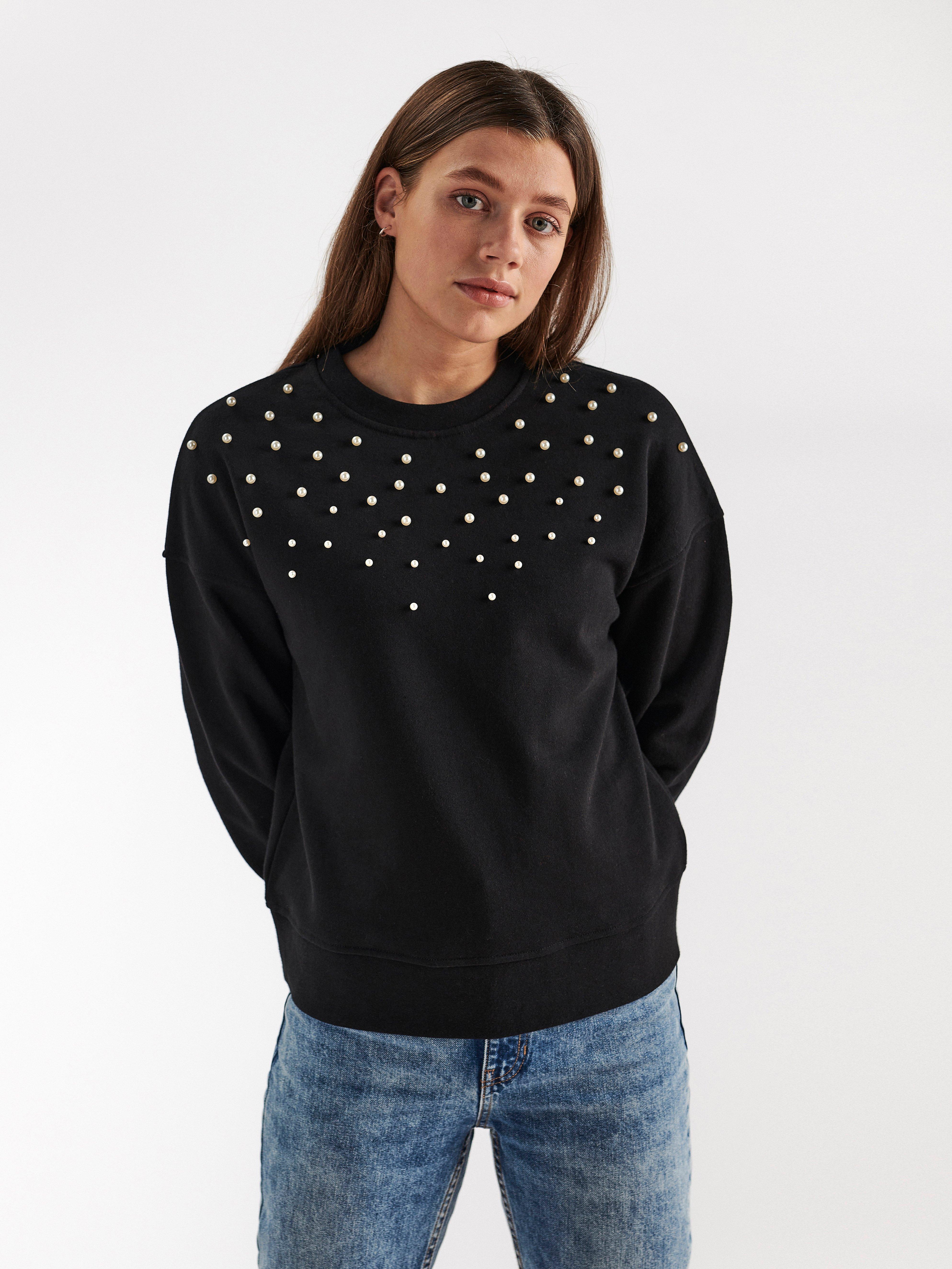 sweatshirt with pearls