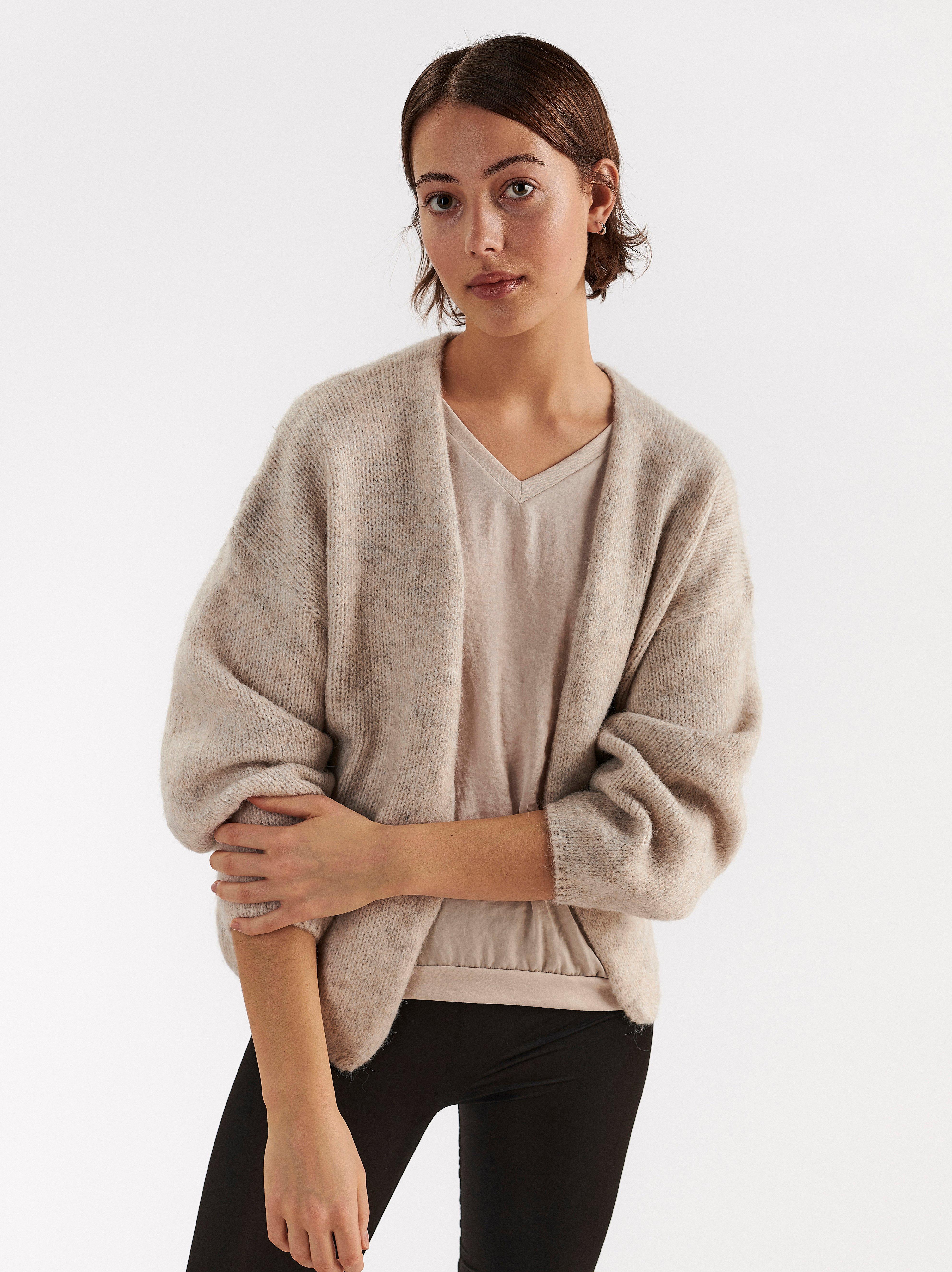 grey knitted cardigan
