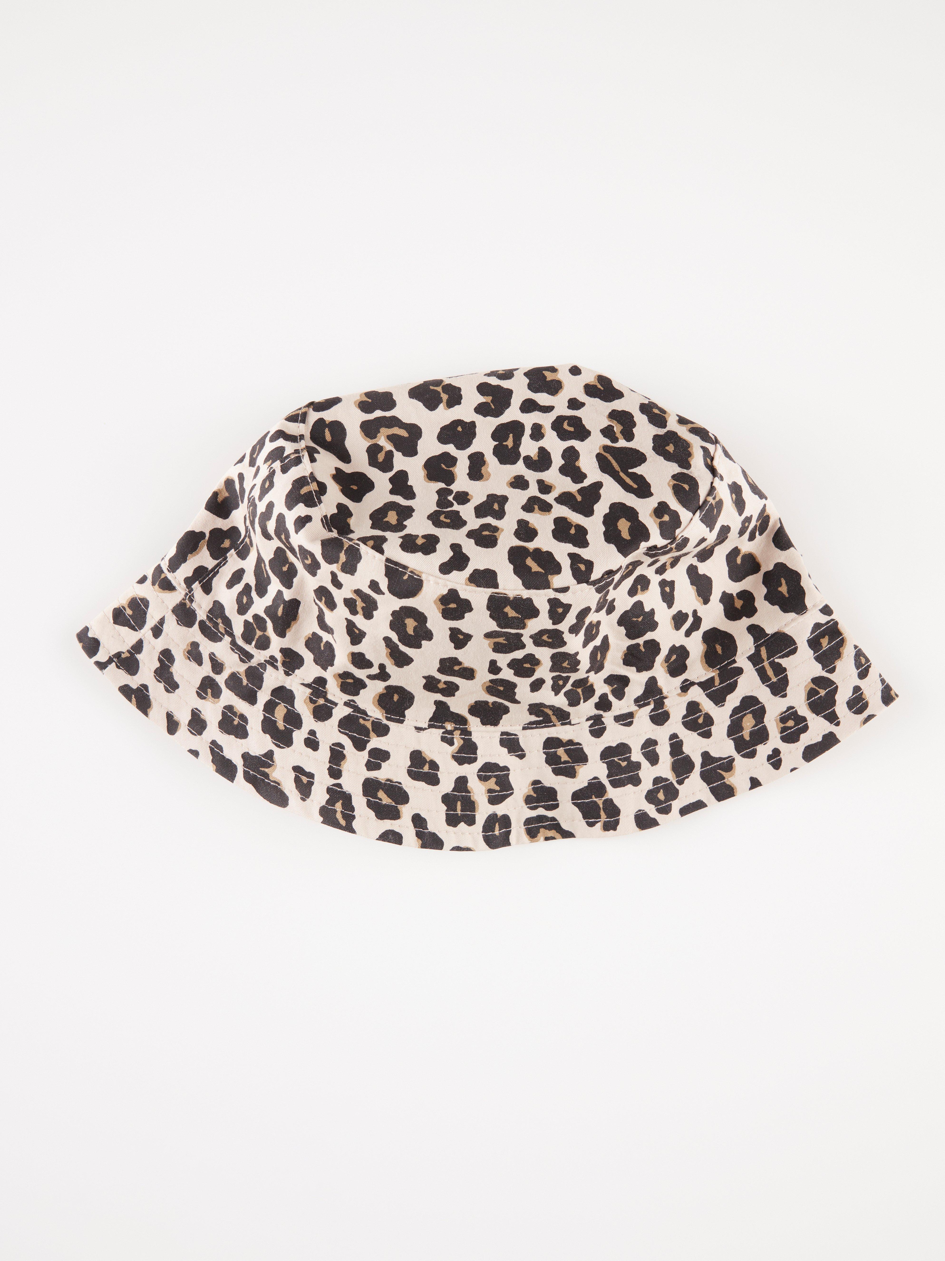 Vändbar bucket hat med leopardmönster