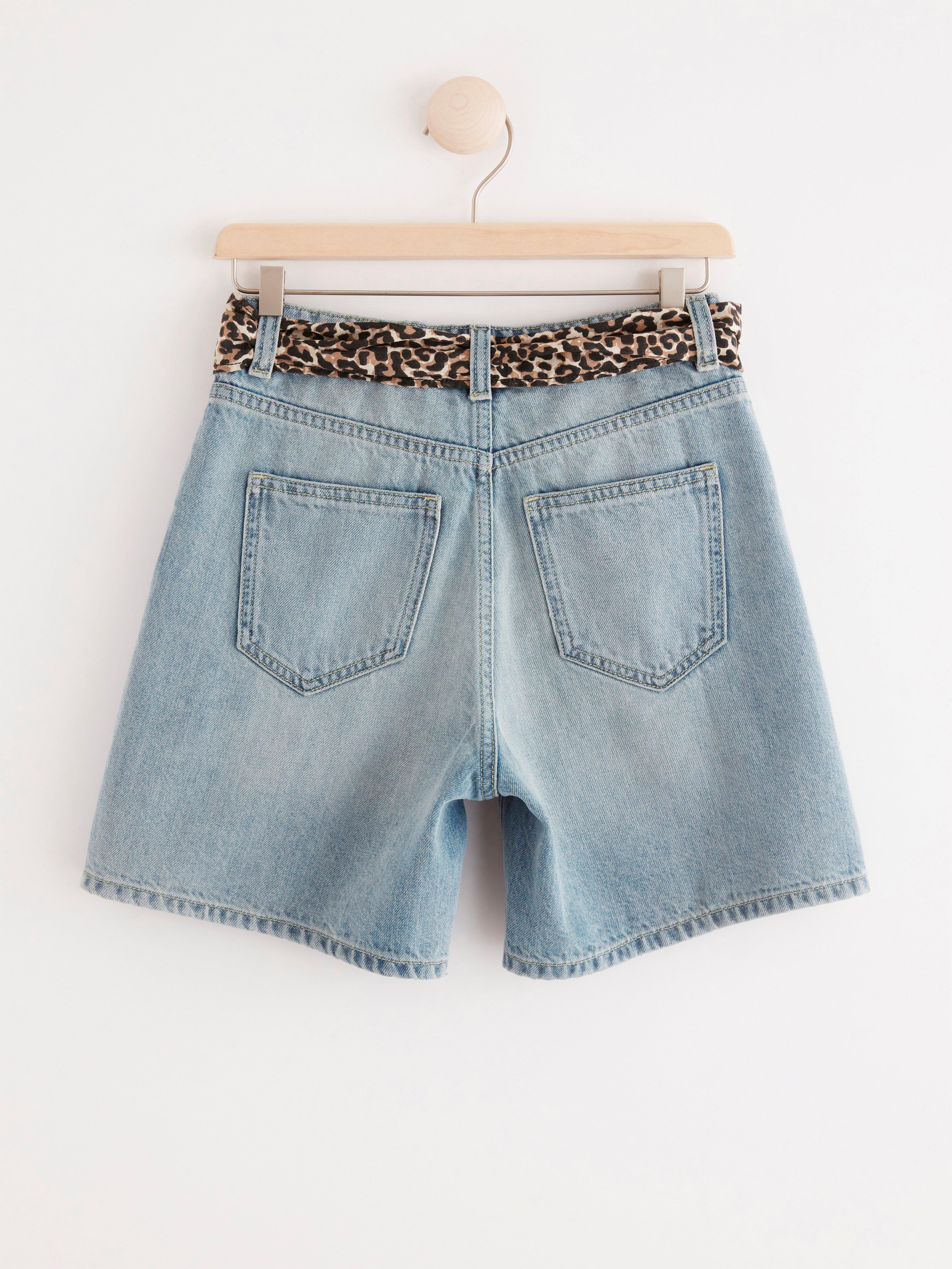 Loose denim shorts with fabric belt 