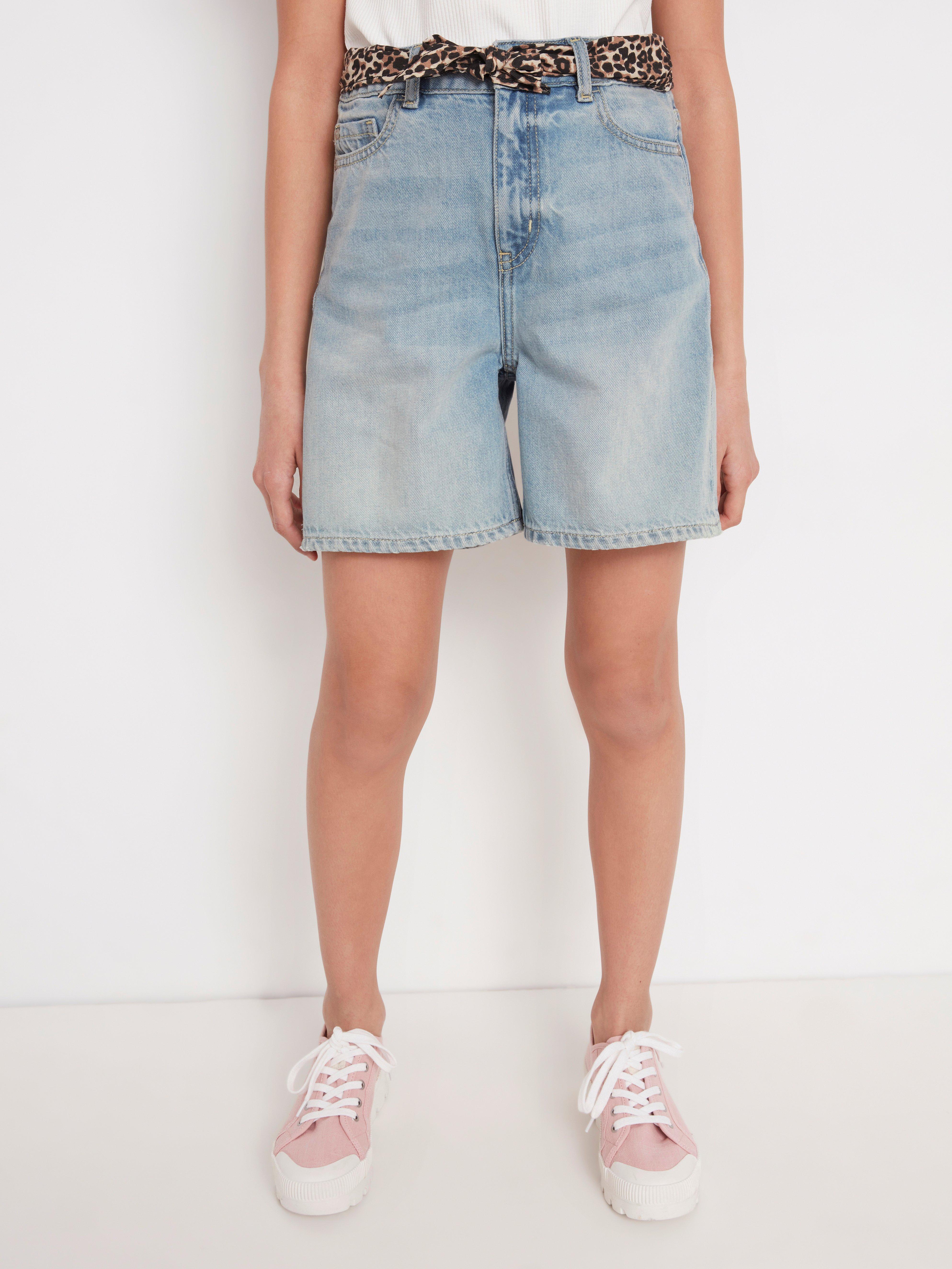 Loose fit denimshorts med tygskärp