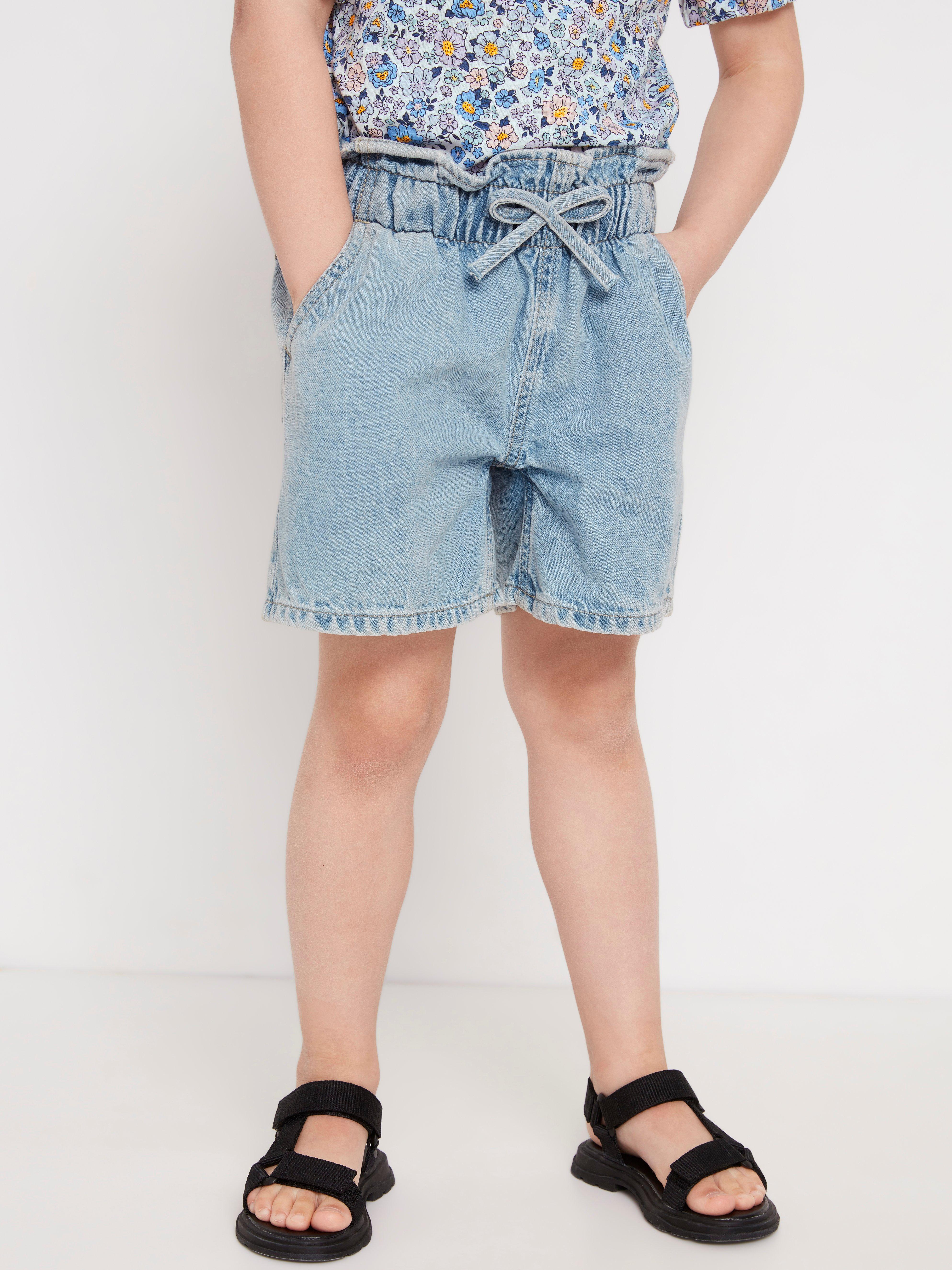 Denimshorts med ben i regular fit