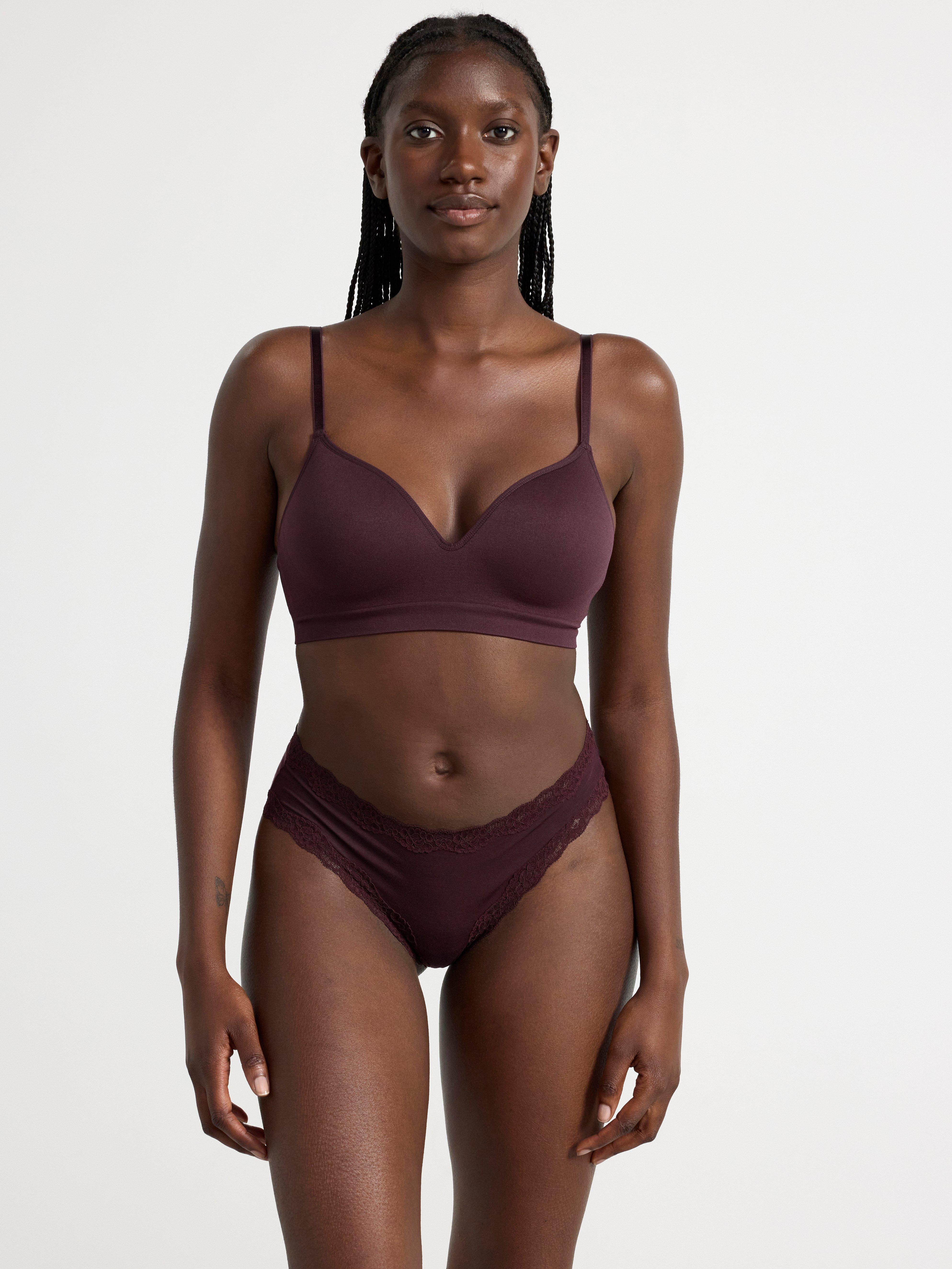 https://i8.amplience.net/i/Lindex/8140680_8571_PS_MF/lilac-flora-seamless-wirefree-bra?fmt=auto&$qltDefault$&$cache$&$crop$&$scaleFit$&$productDetailSwiperV2$&vw=600&$crop2x$&$fmtQlt2x$