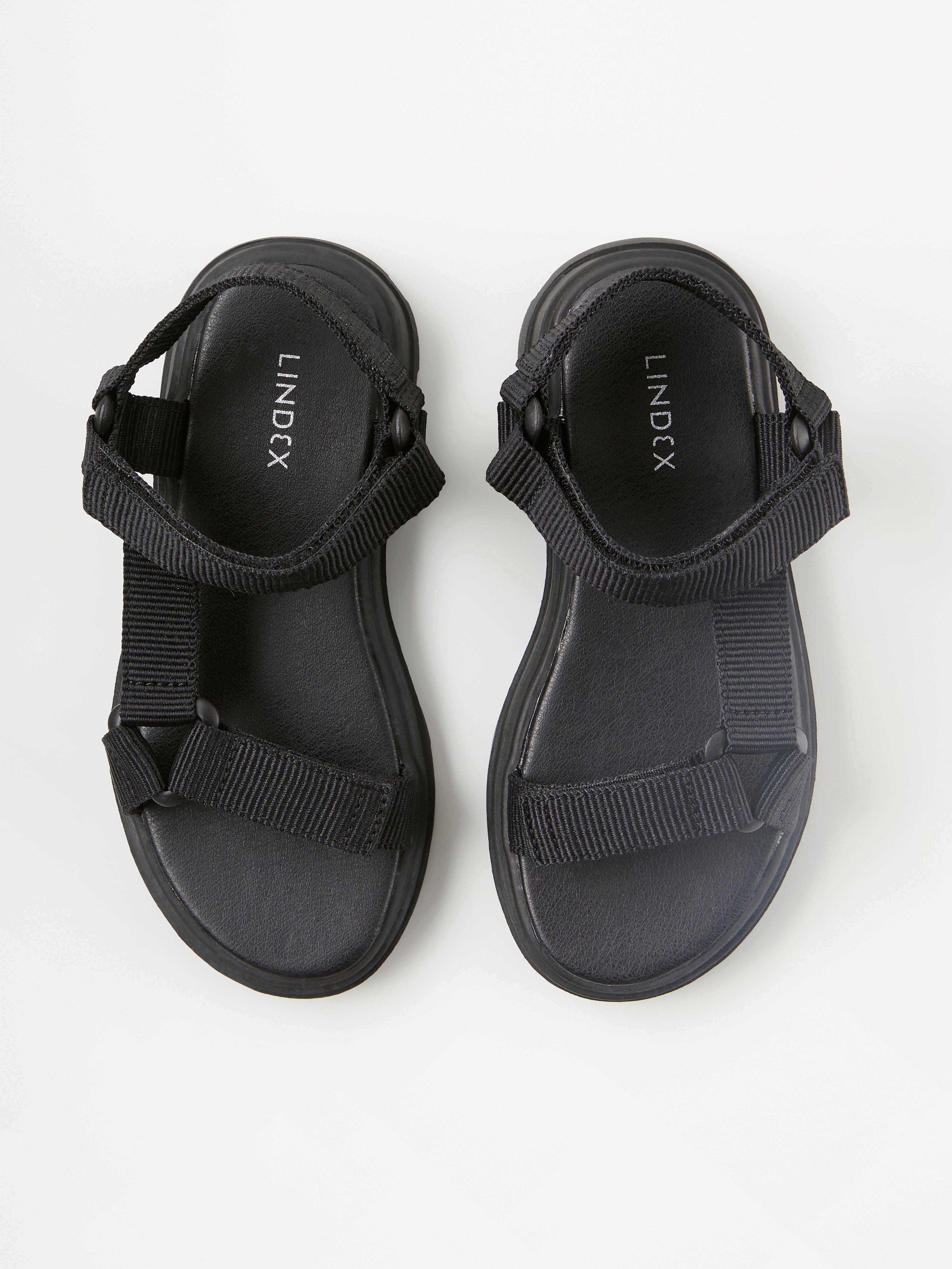 Sandaler med dubbla remmar