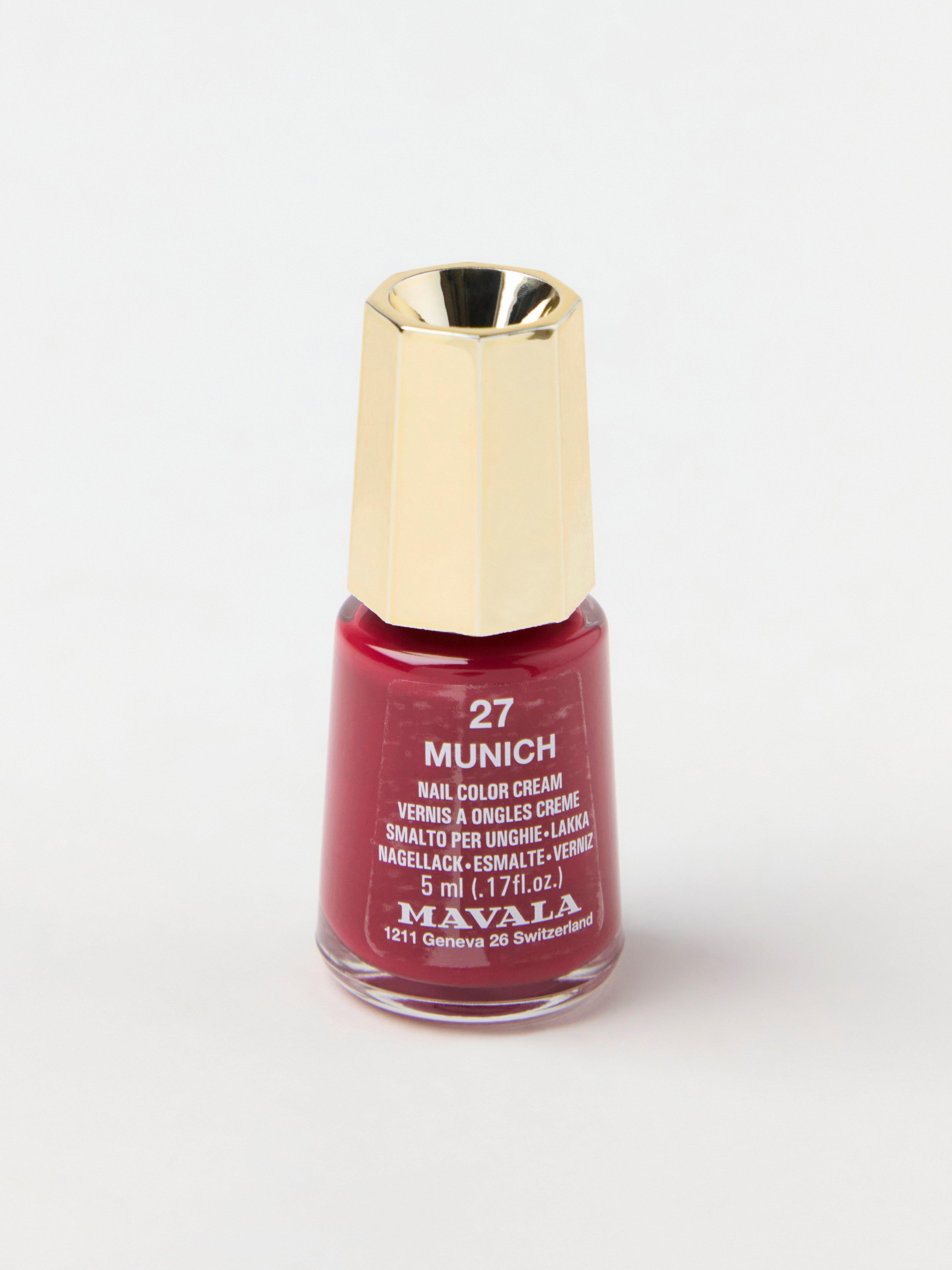 Nagellack - Kosmetik - Röd