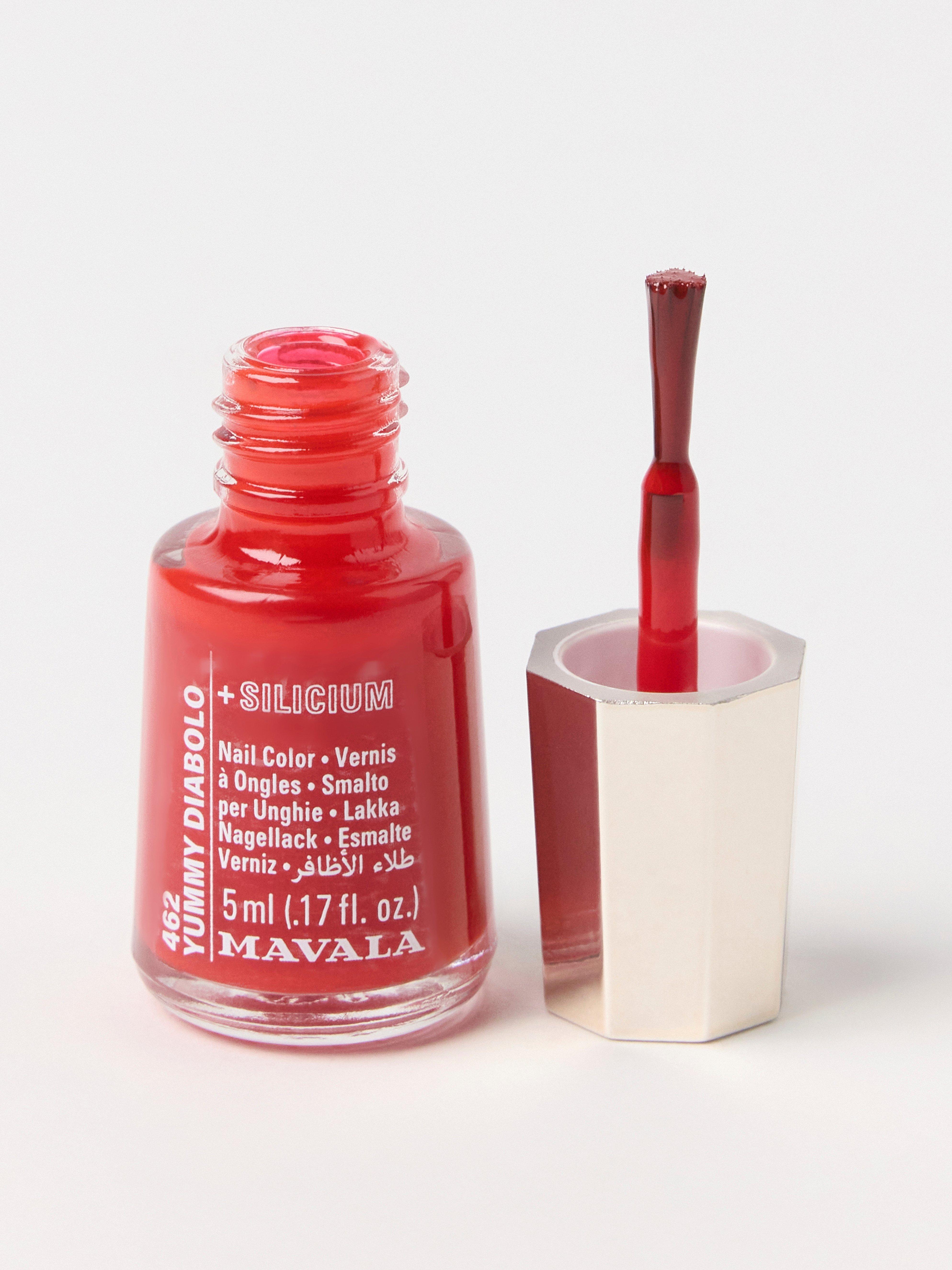 Nagellack - Kosmetik - Röd