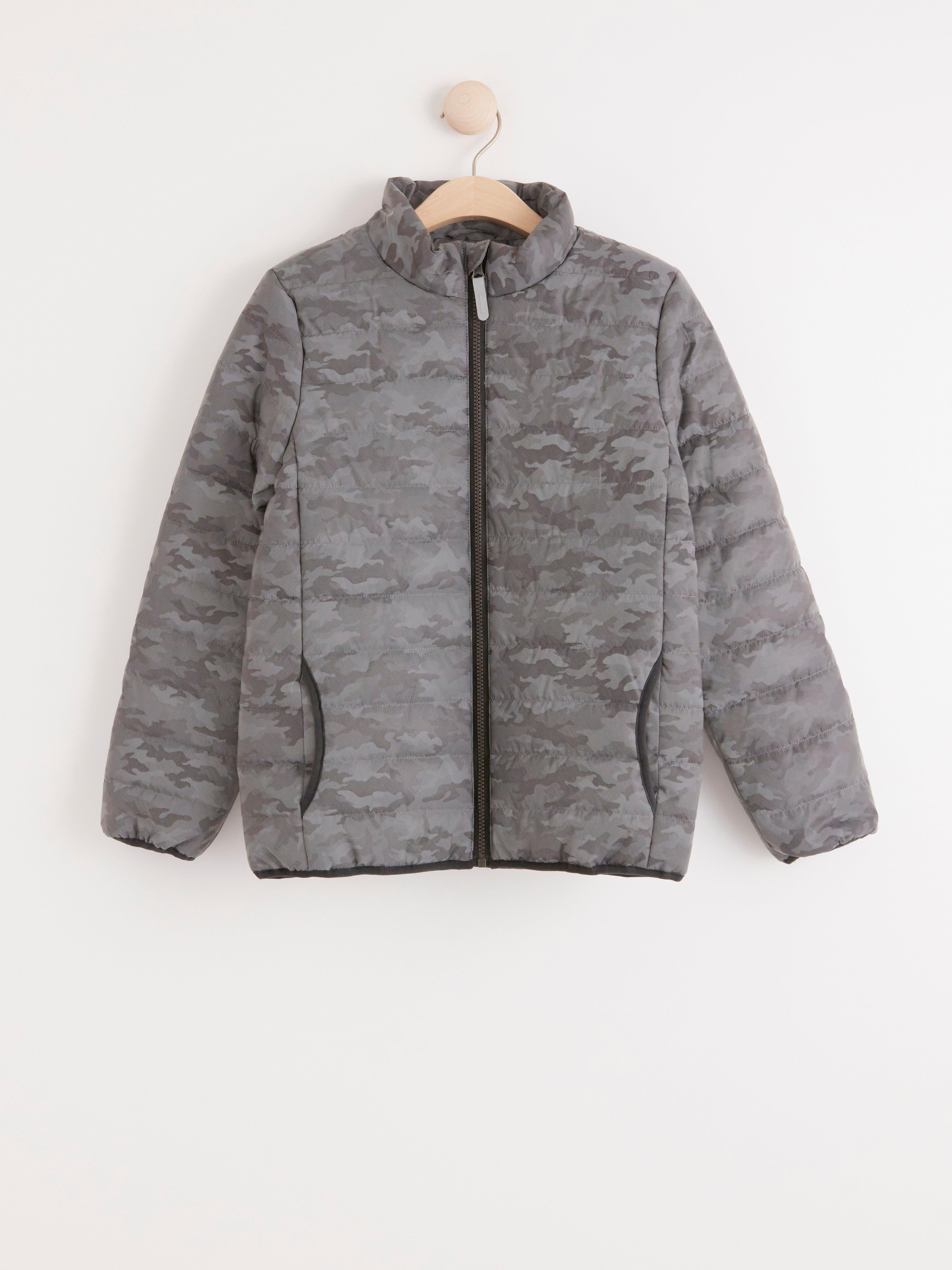 Padded reflective outlet jacket