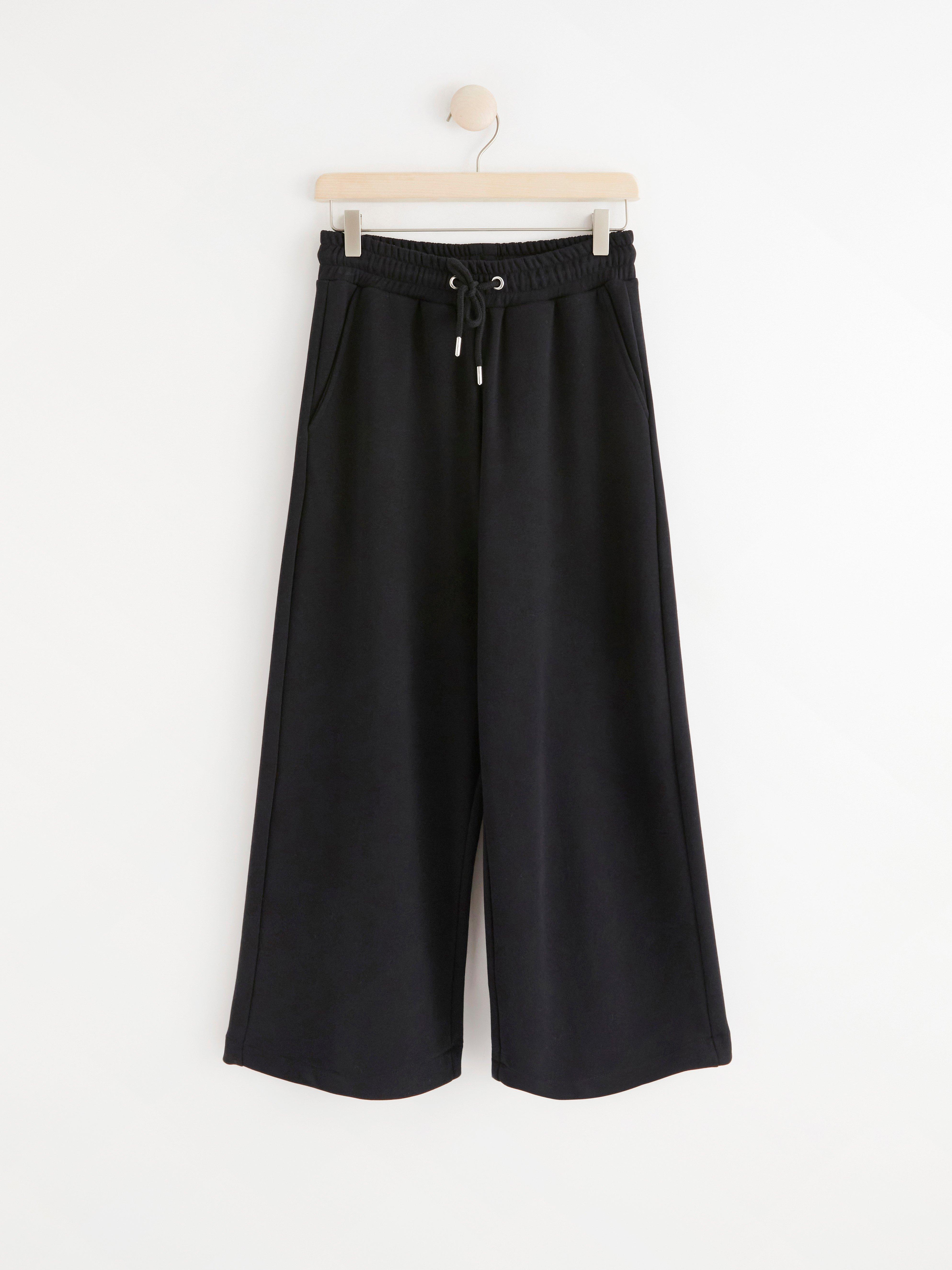 wide leg sweatpants cropped