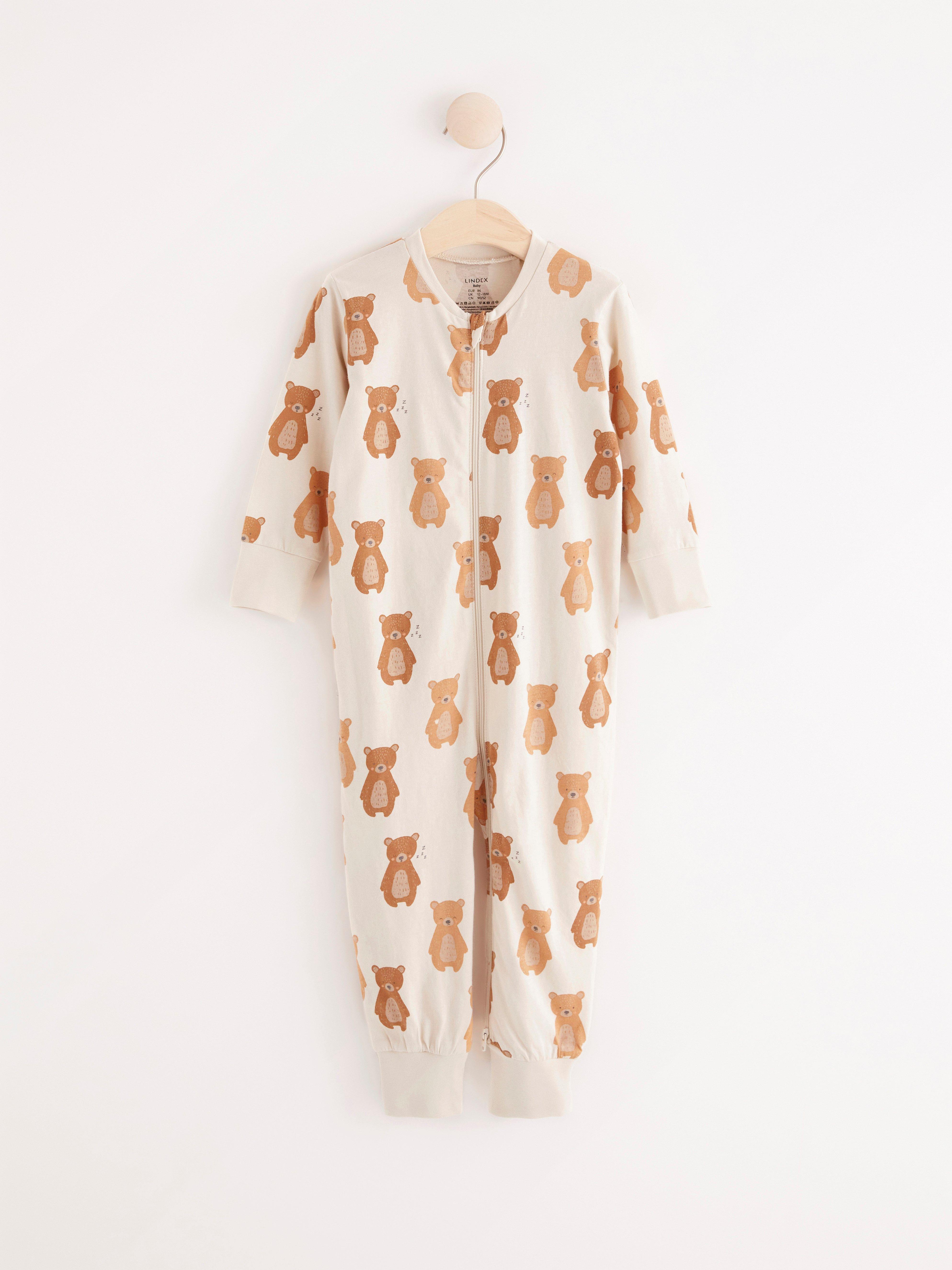 Pyjamas med björnar och applikation baktill