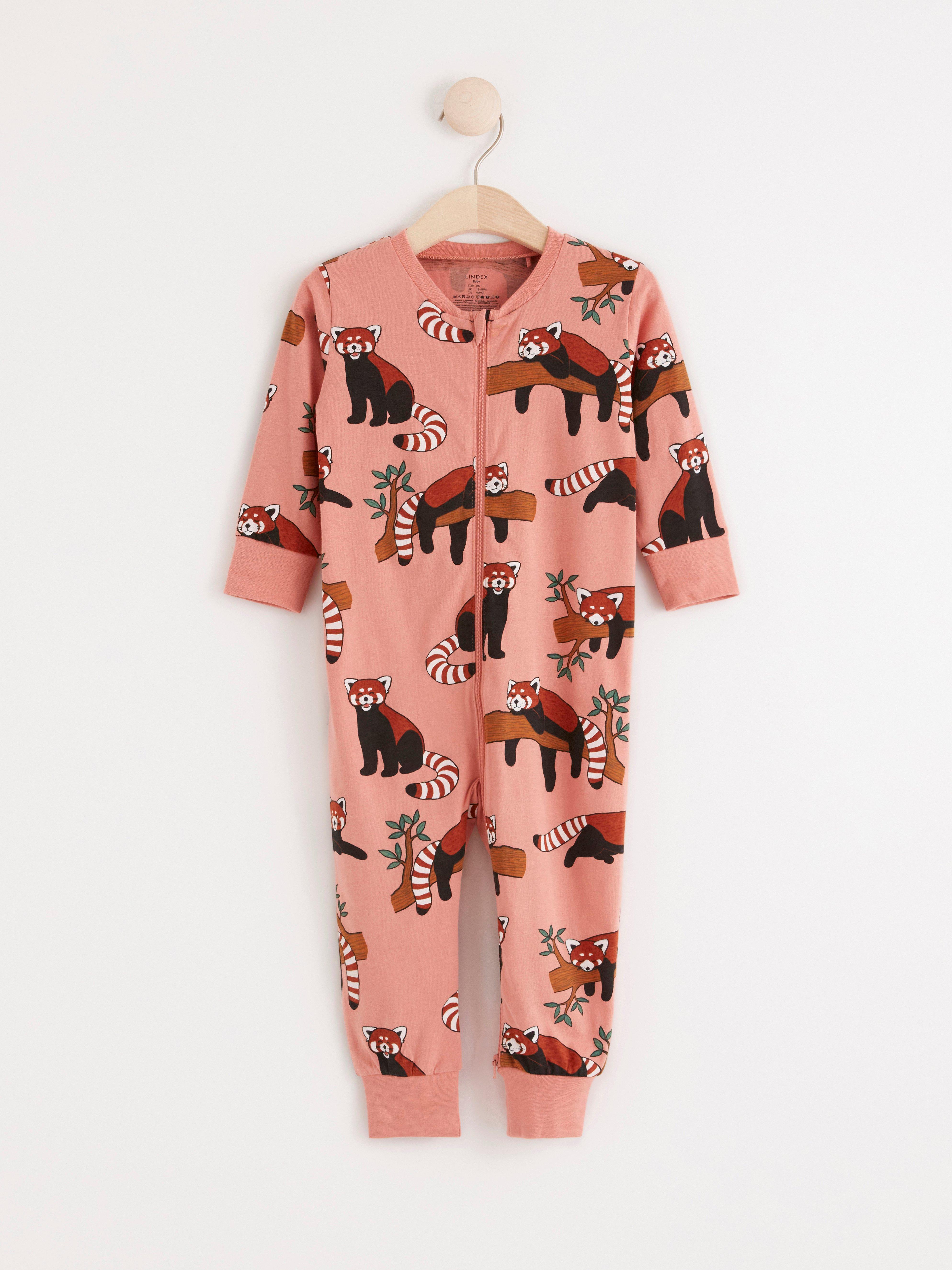 Pyjamas with red pandas