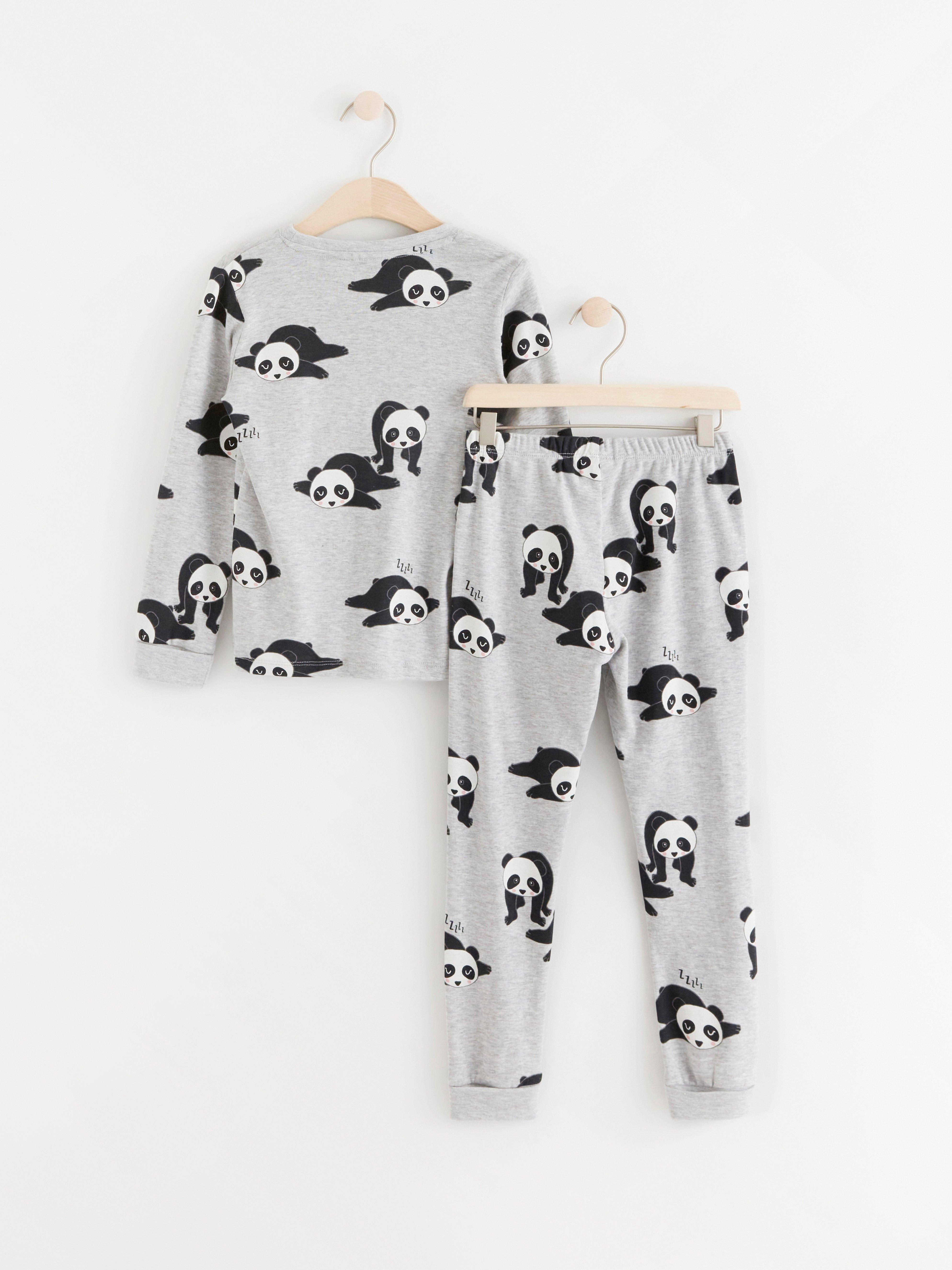 Pyjama set with pandas