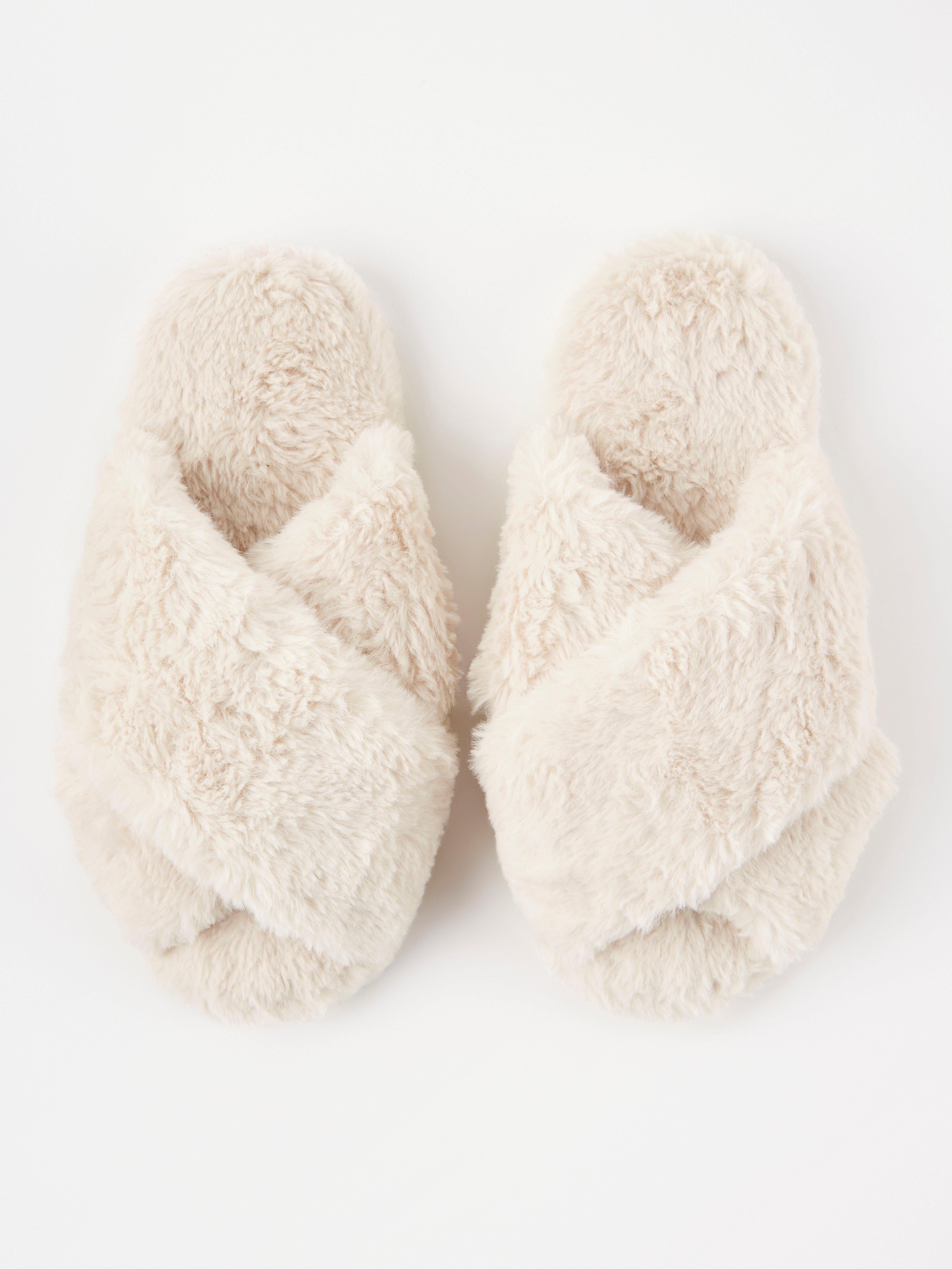 Beige best sale fluffy slippers