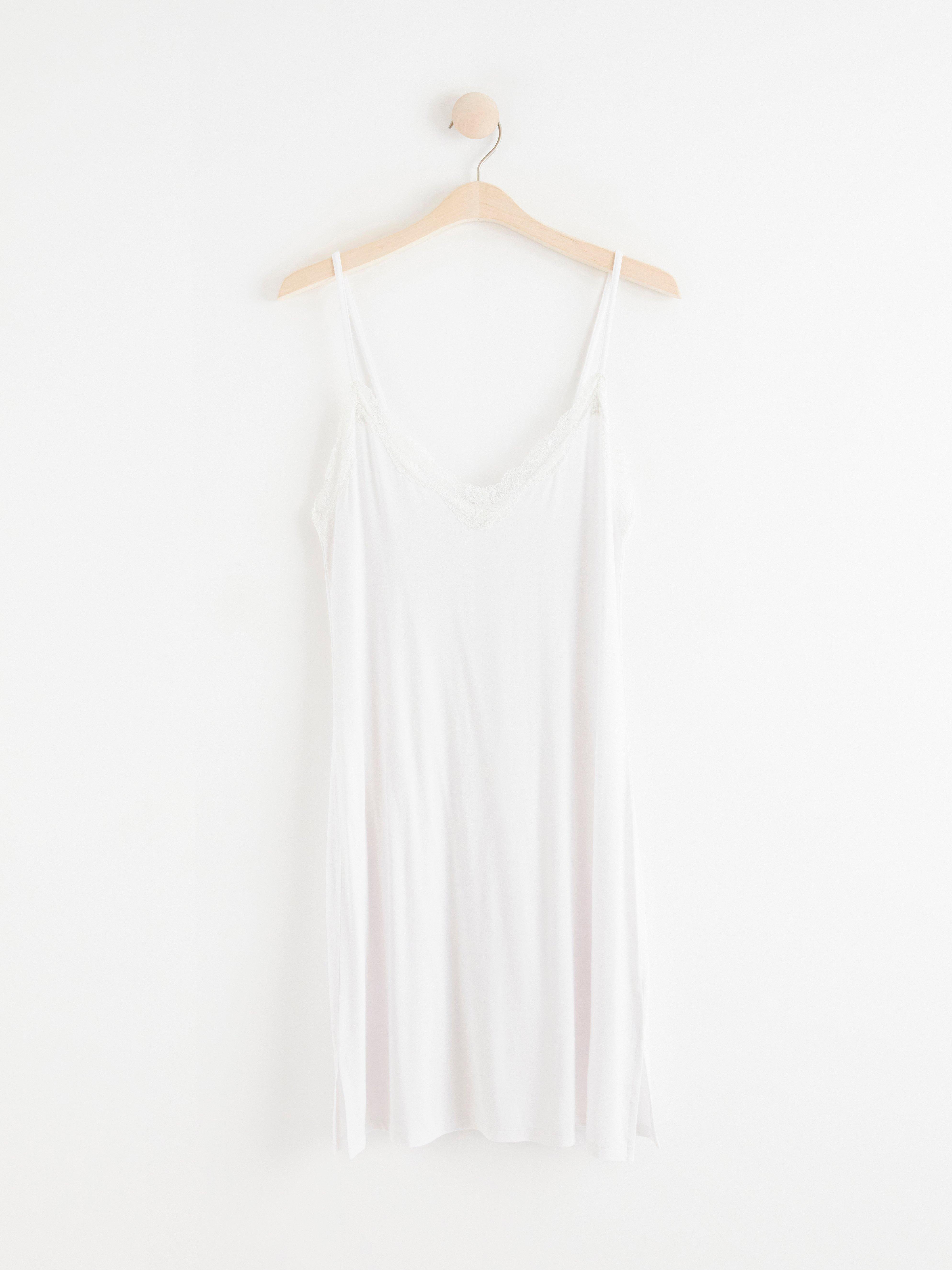 Night slip with lace