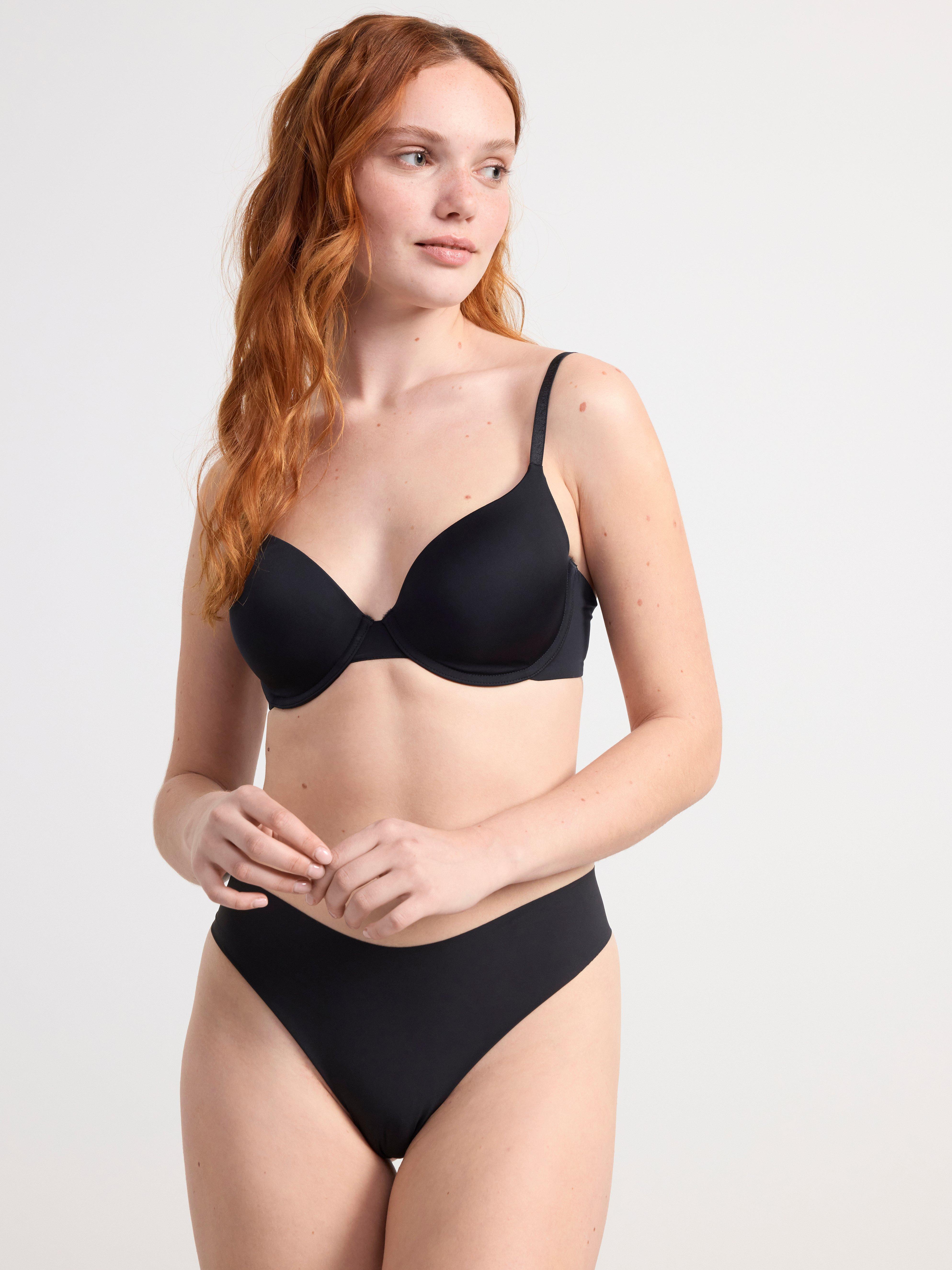 https://i8.amplience.net/i/Lindex/8337411_80_PS_MF/black-seamless-thong-regular-waist?fmt=auto&$qltDefault$&$cache$&$crop$&$scaleFit$&$productDetailSwiperV2$&vw=600&$crop2x$&$fmtQlt2x$