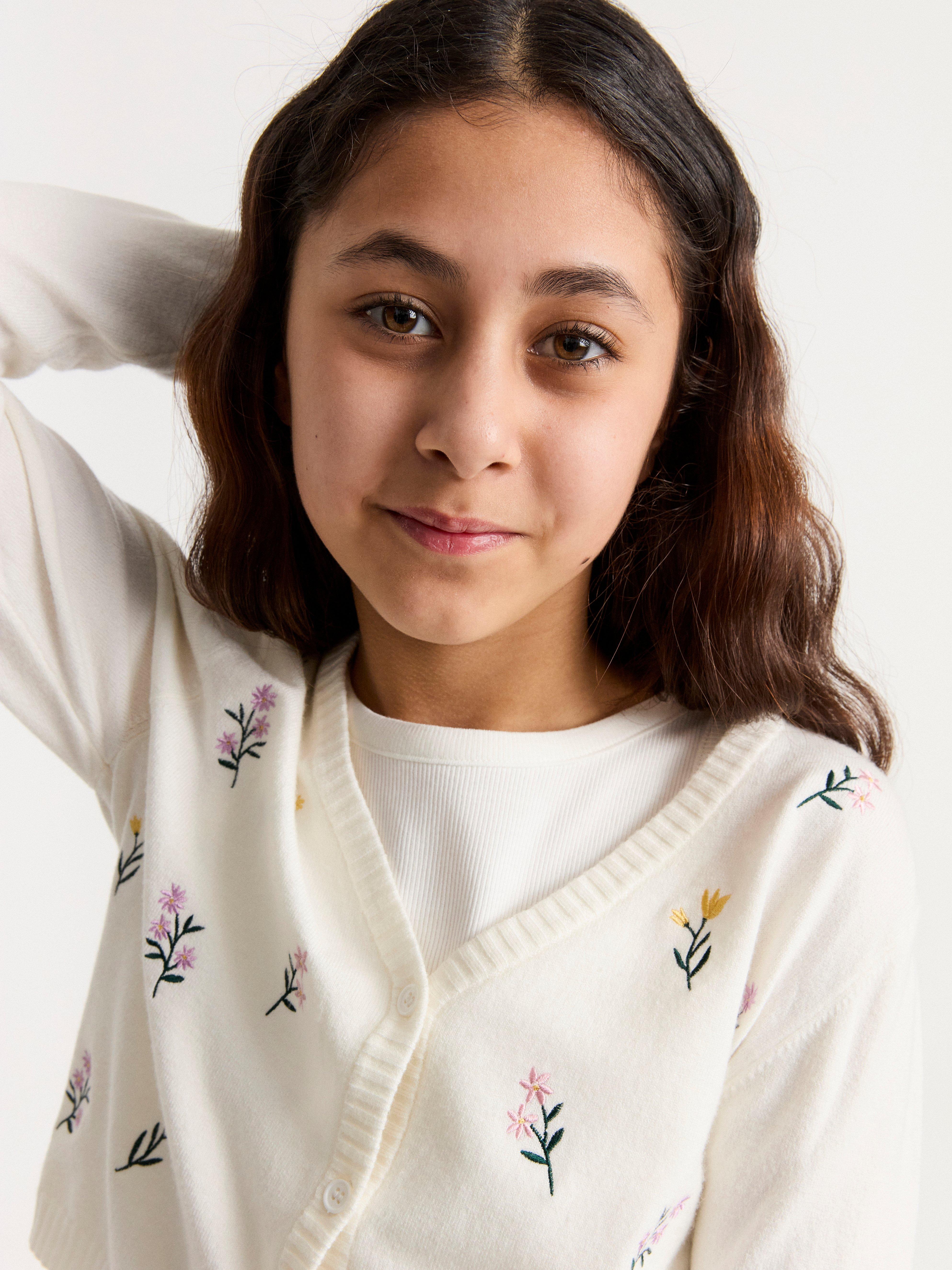 Cardigan med broderade blommor
