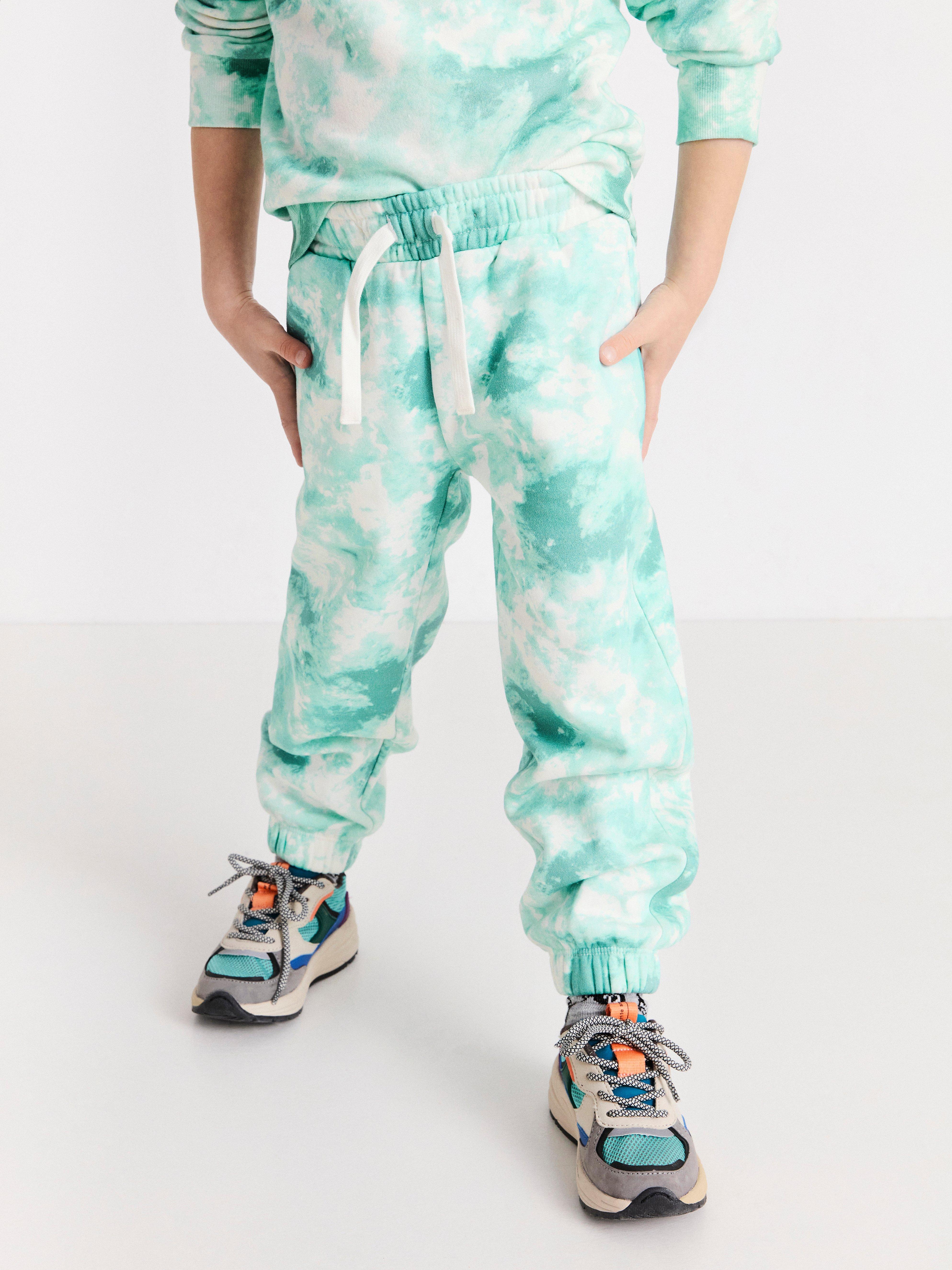 tie dye sweatpant and sweatshirt set