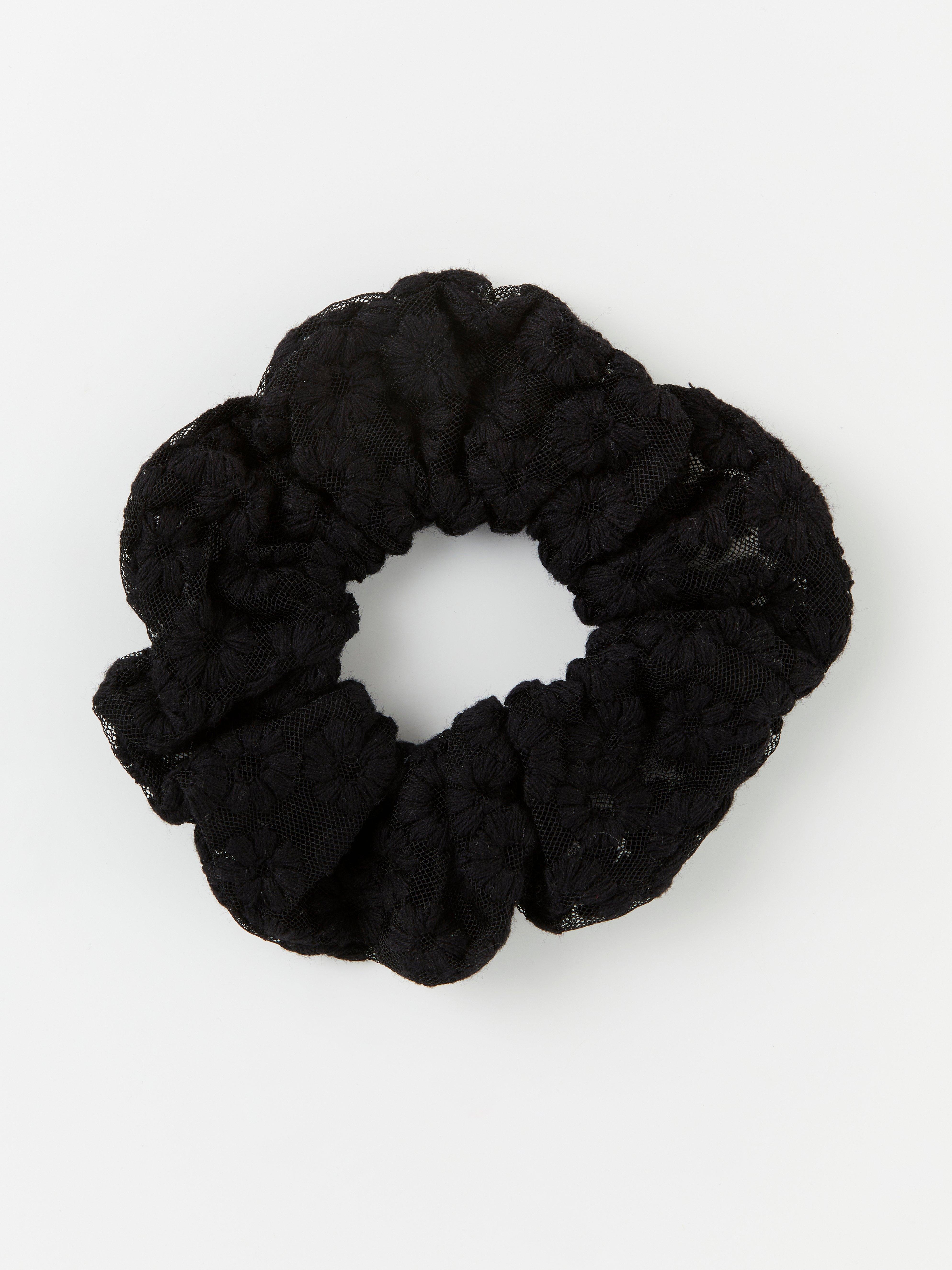 Scrunchie med broderier