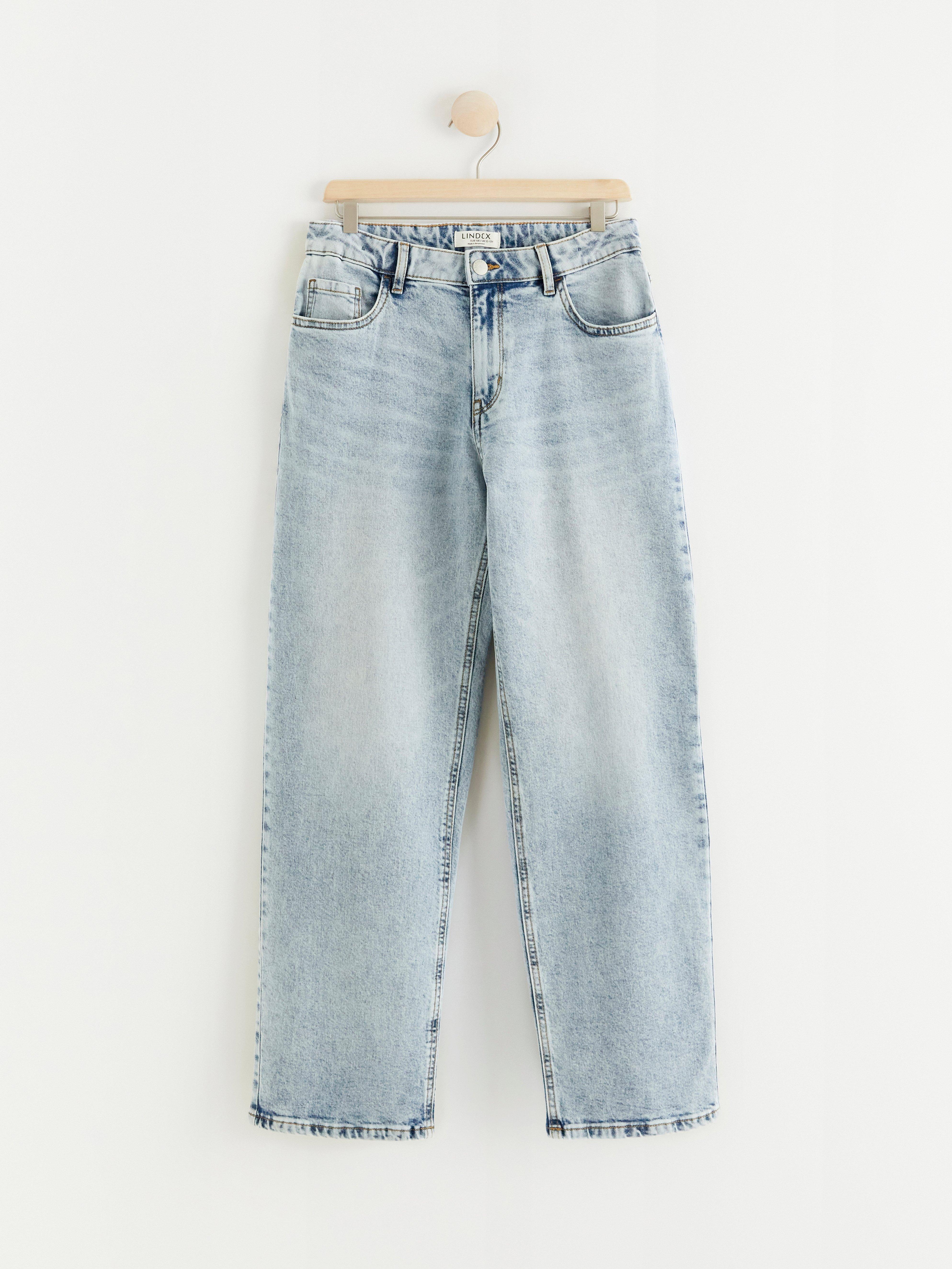 Jeans med normalhög midja, avslappnad passform och vida ben