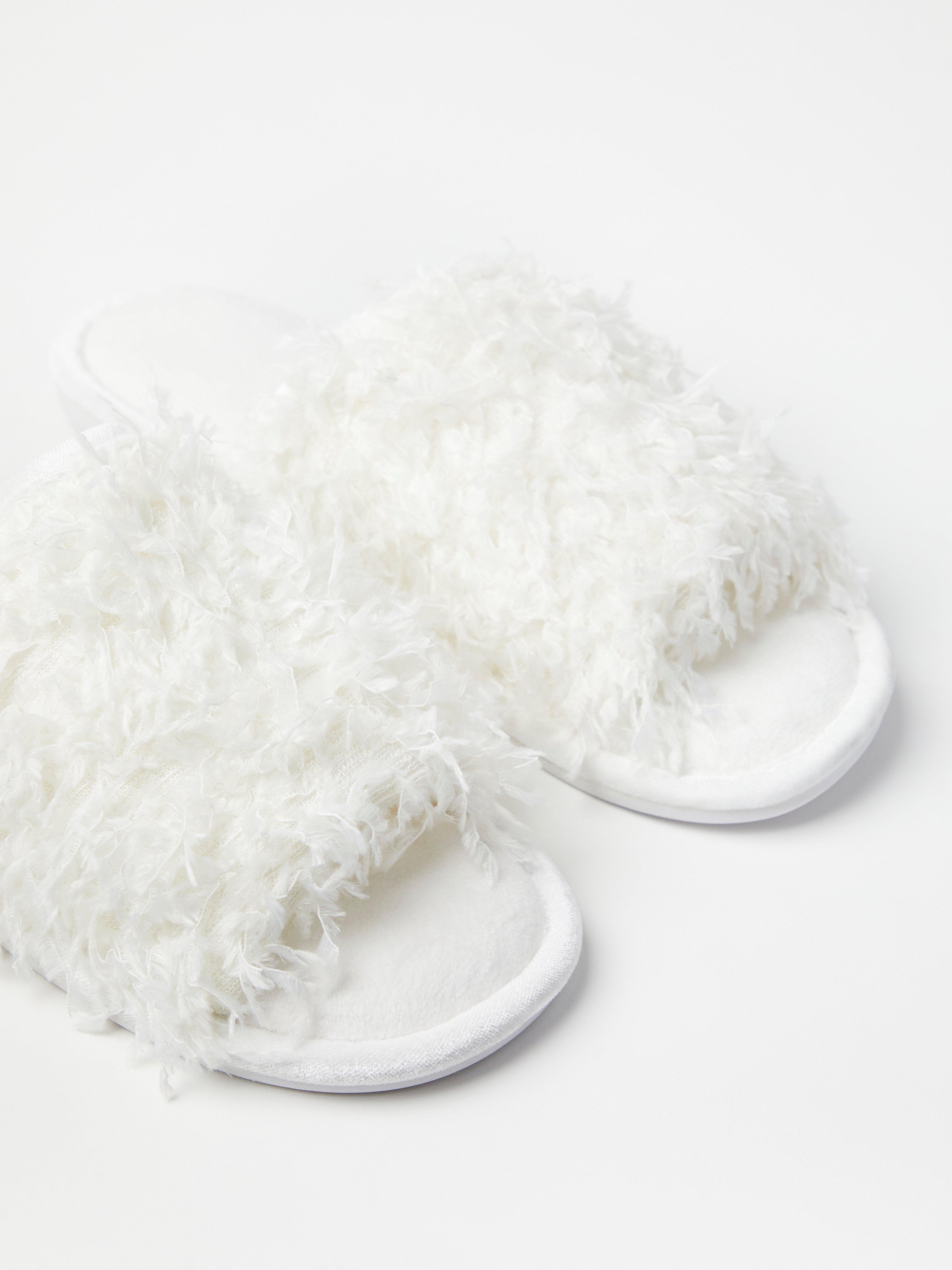 Feathers slippers discount