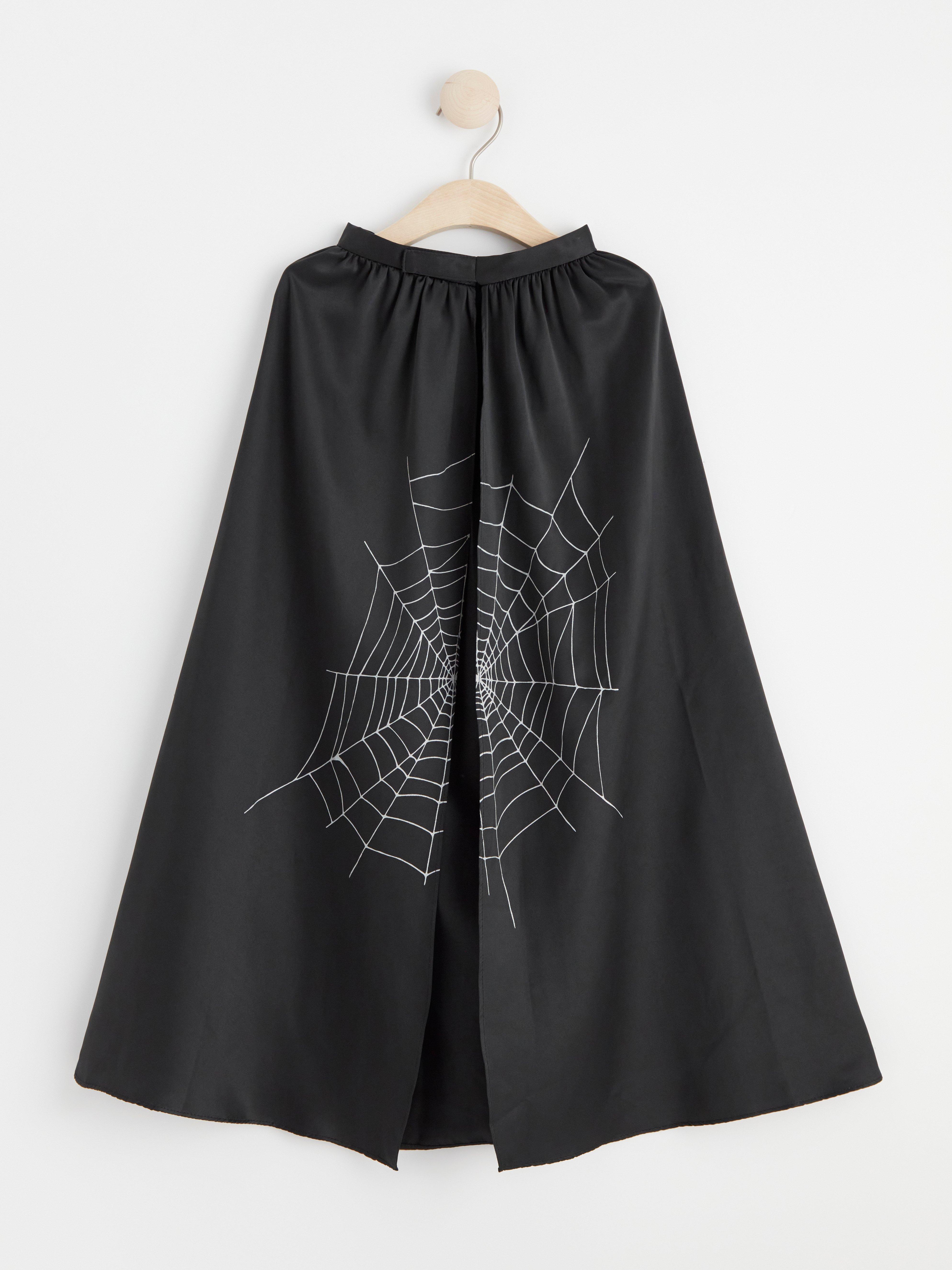 Halloweencape med reflekterande spindelnät
