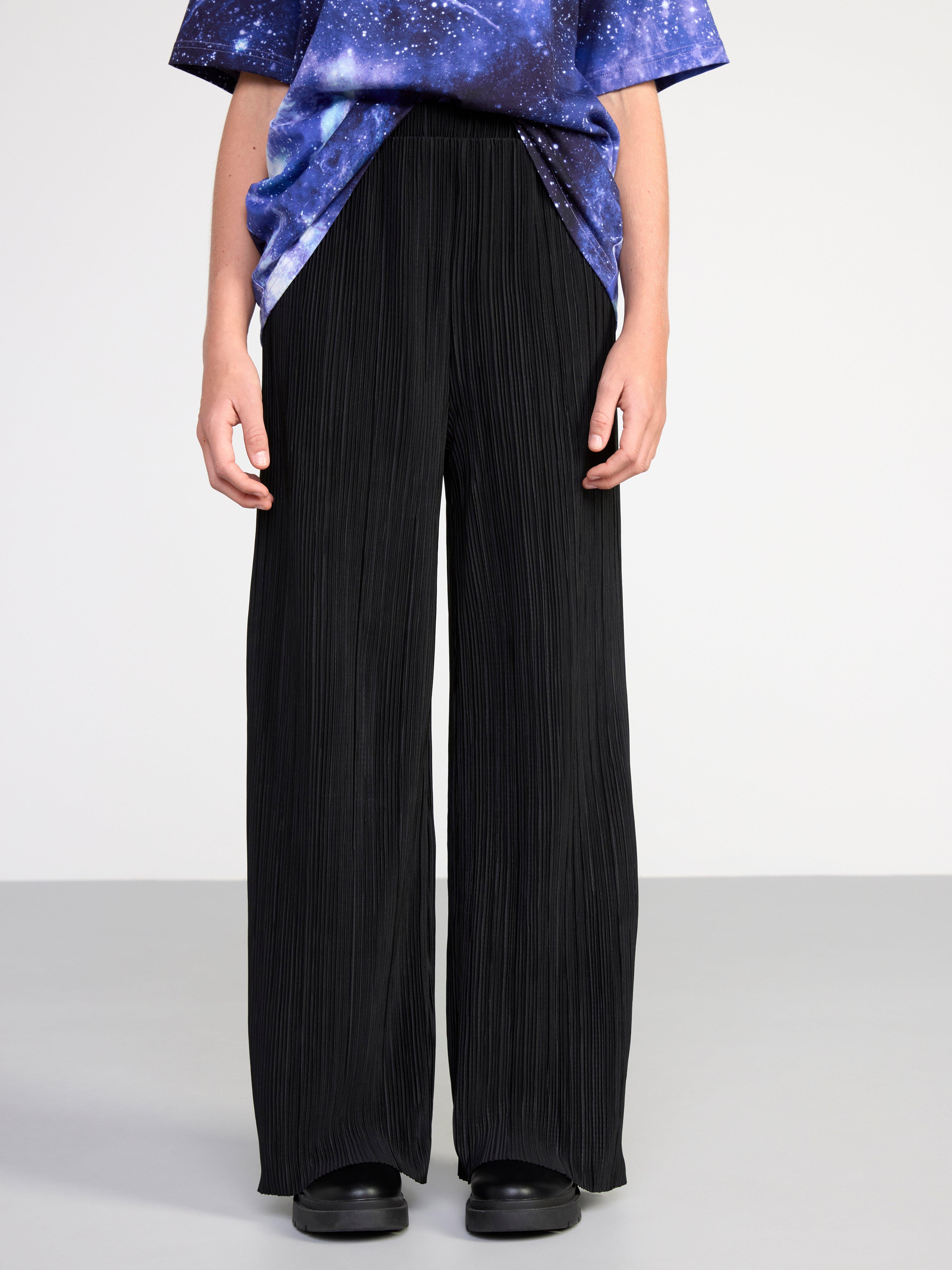 black pleated trousers