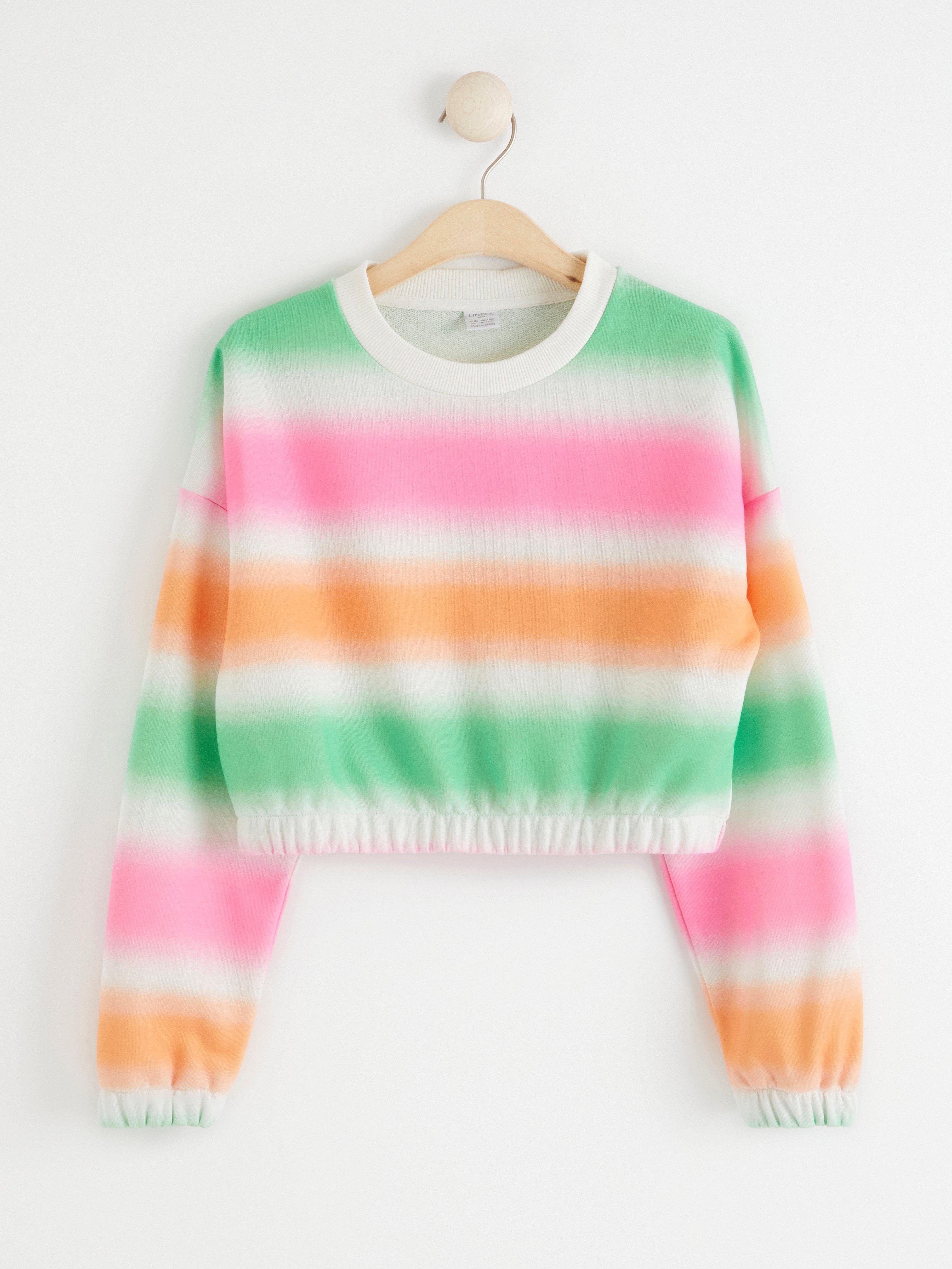 cropped sweatshirt