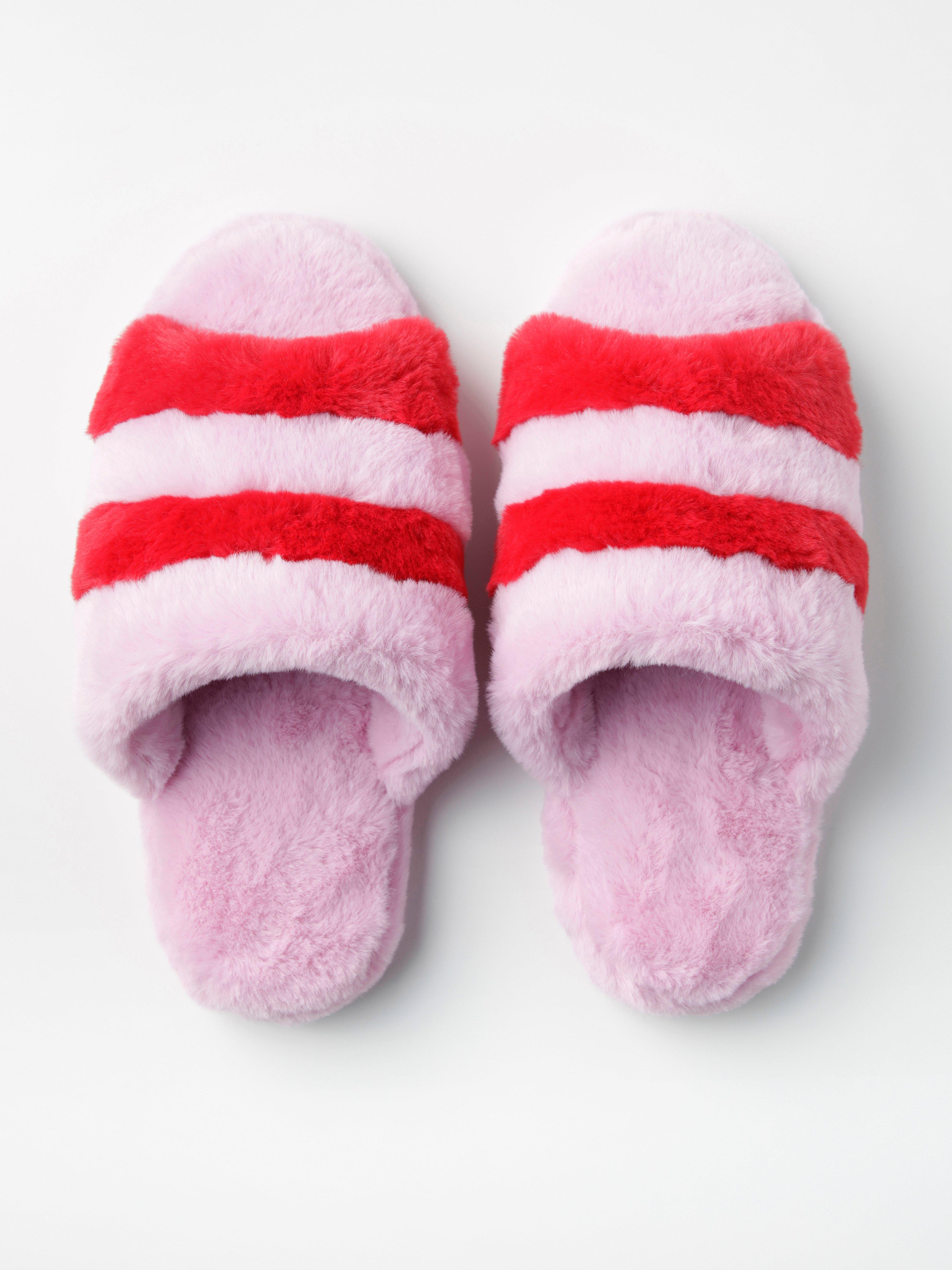 Colourful slippers in fake fur Lindex UK