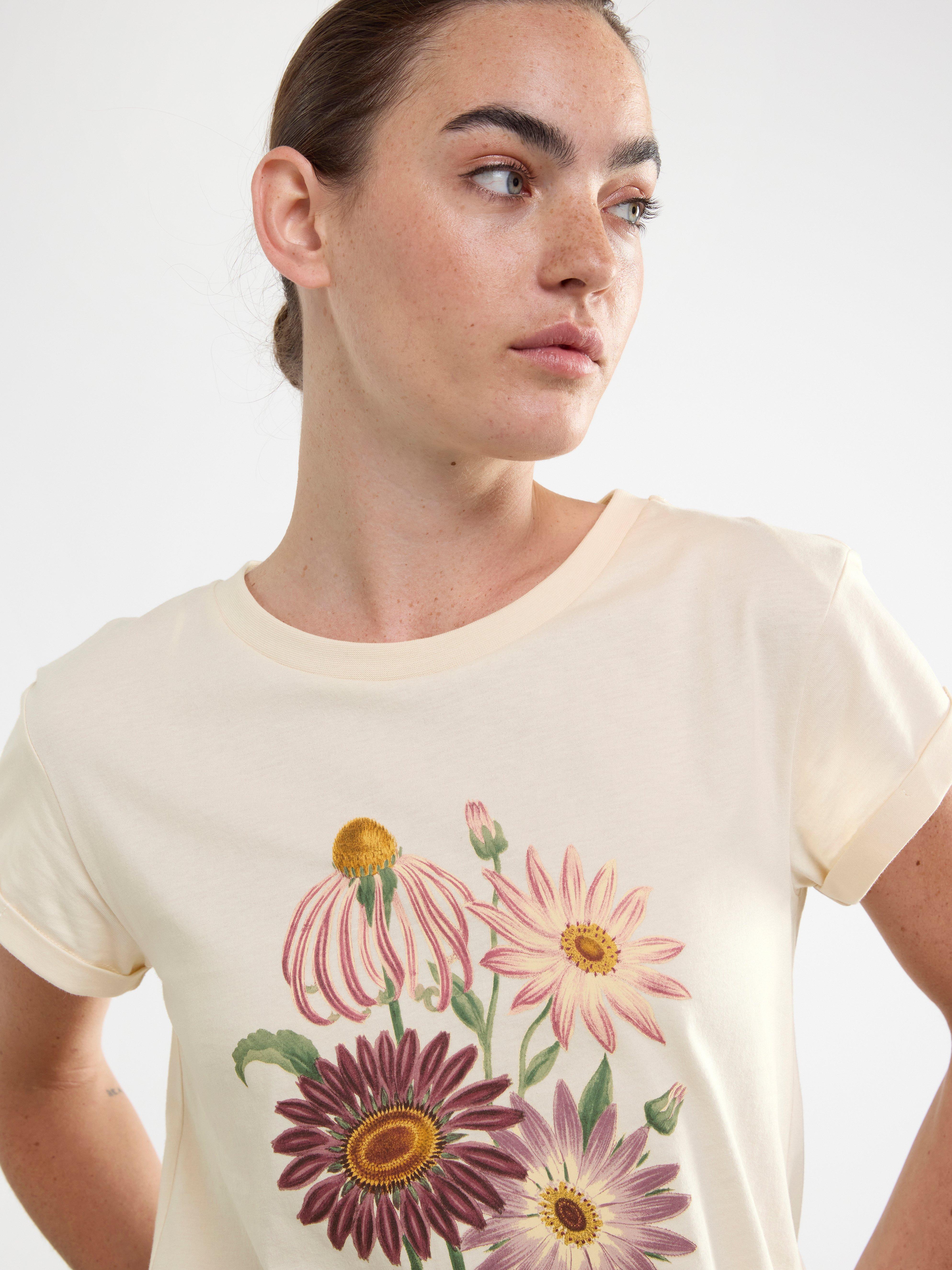 T-shirt med blommor