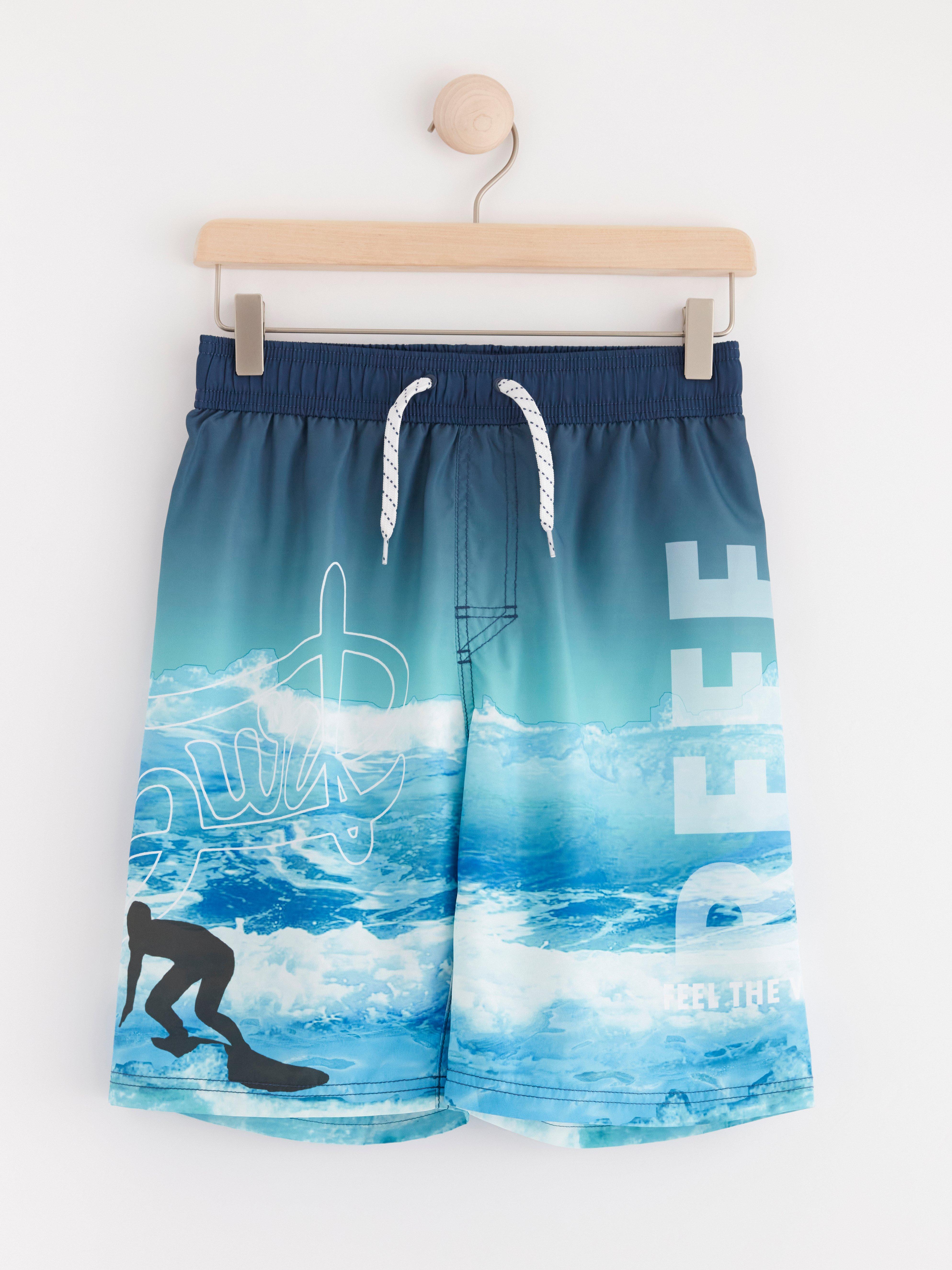 Badshorts med surfmönster