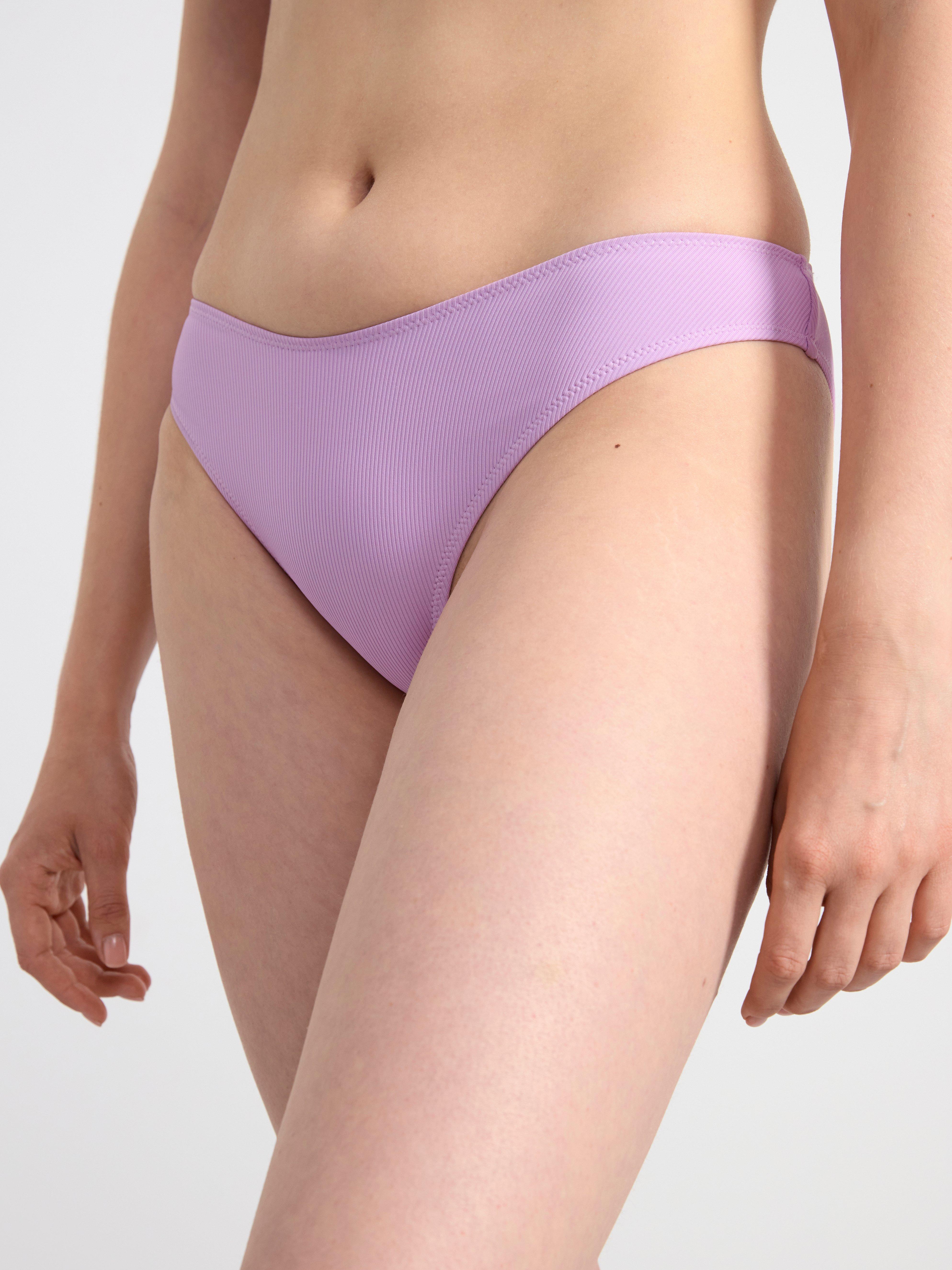 Ribbad bikiniunderdel i brazilianmodell