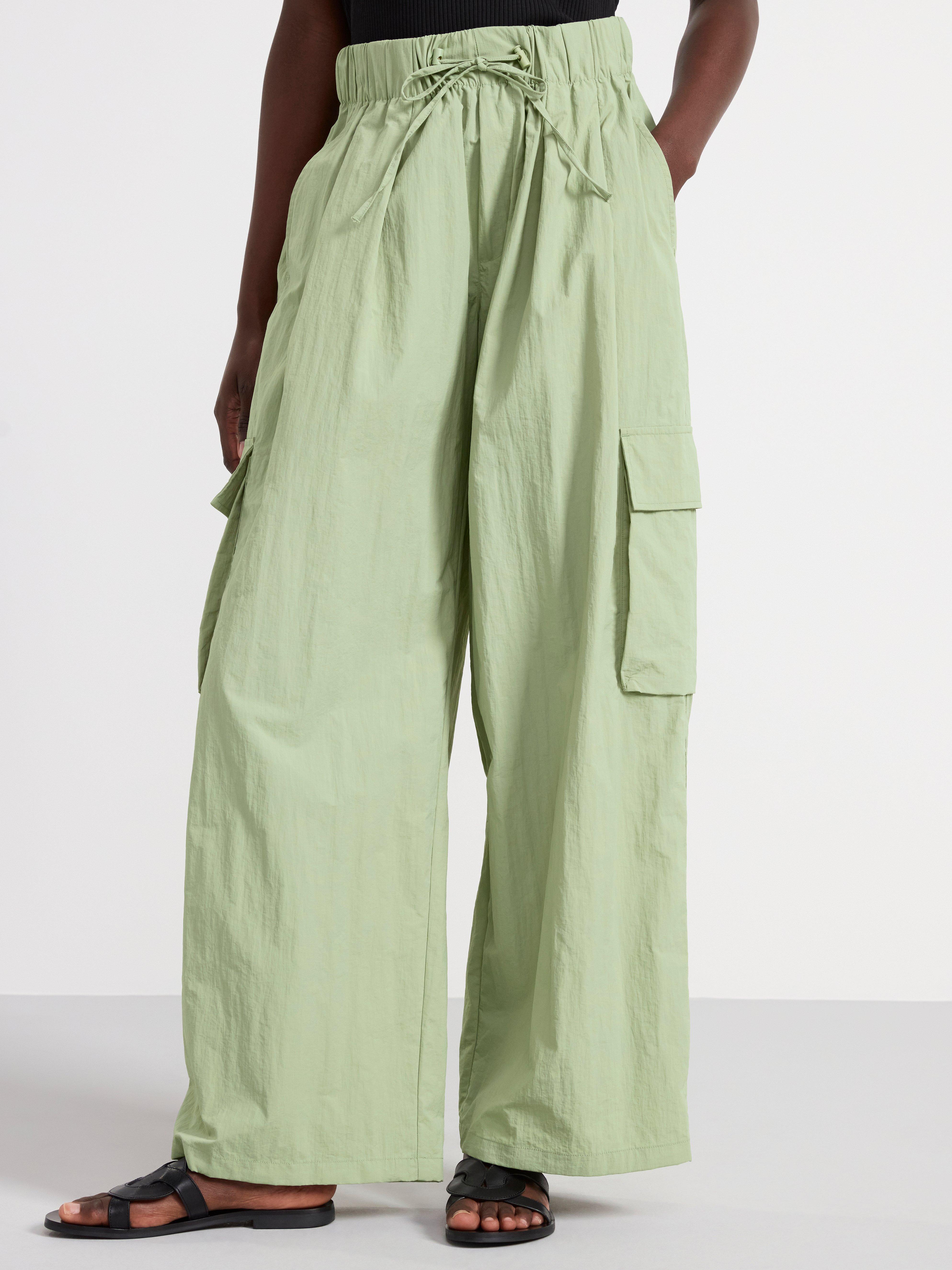 Wide cargo trousers