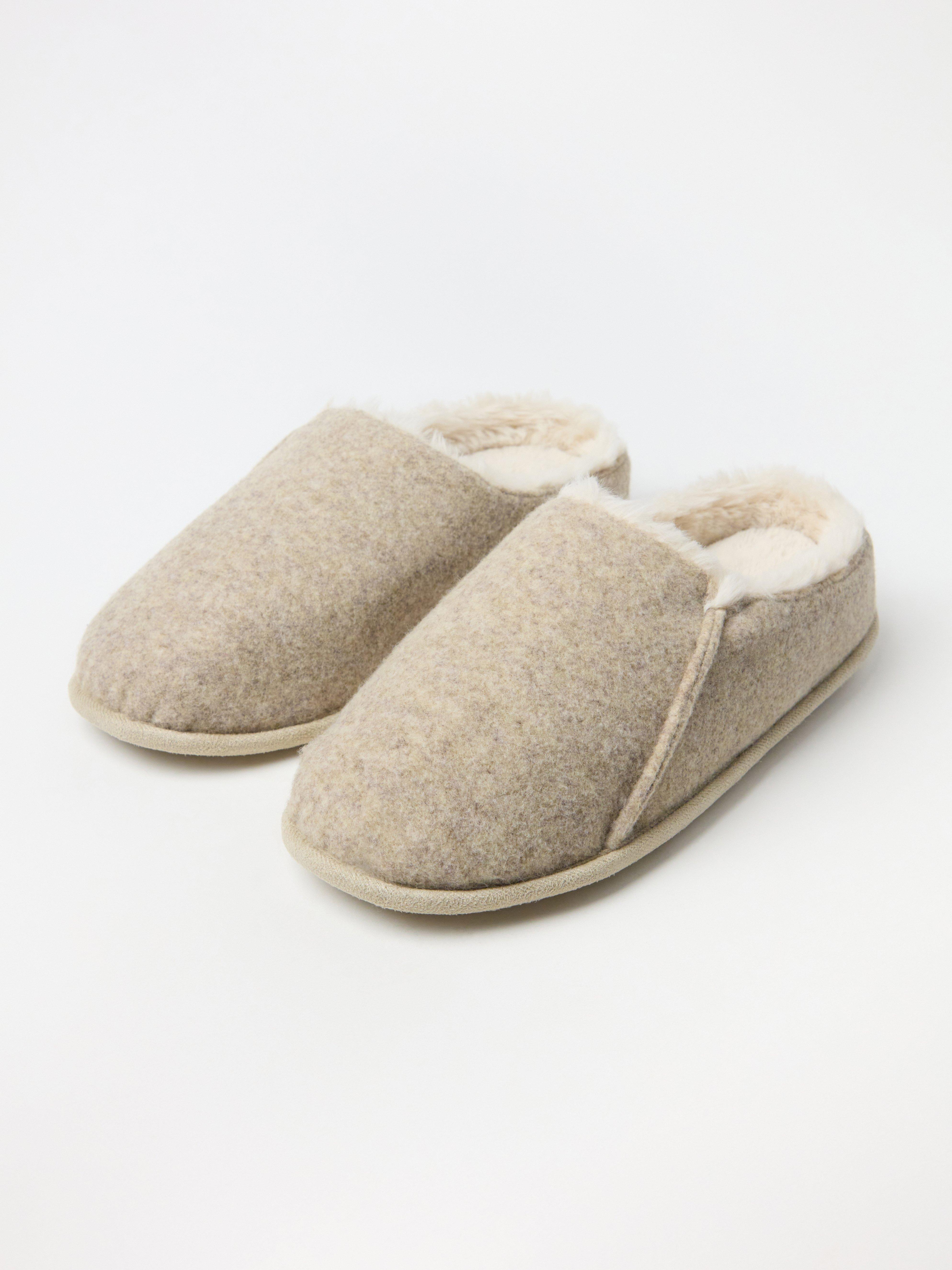 Fake best sale sheepskin slippers