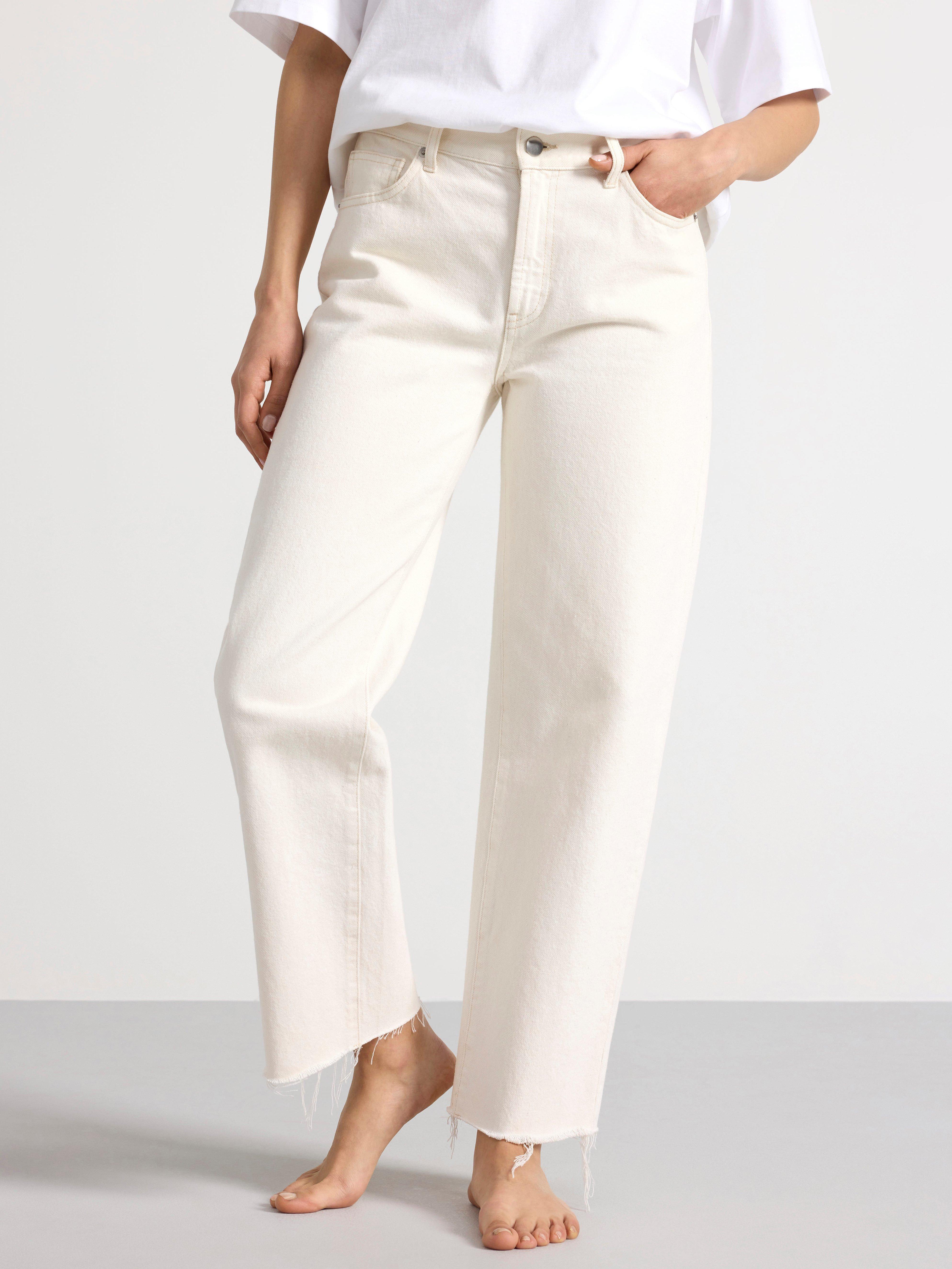 White cropped straight store jeans