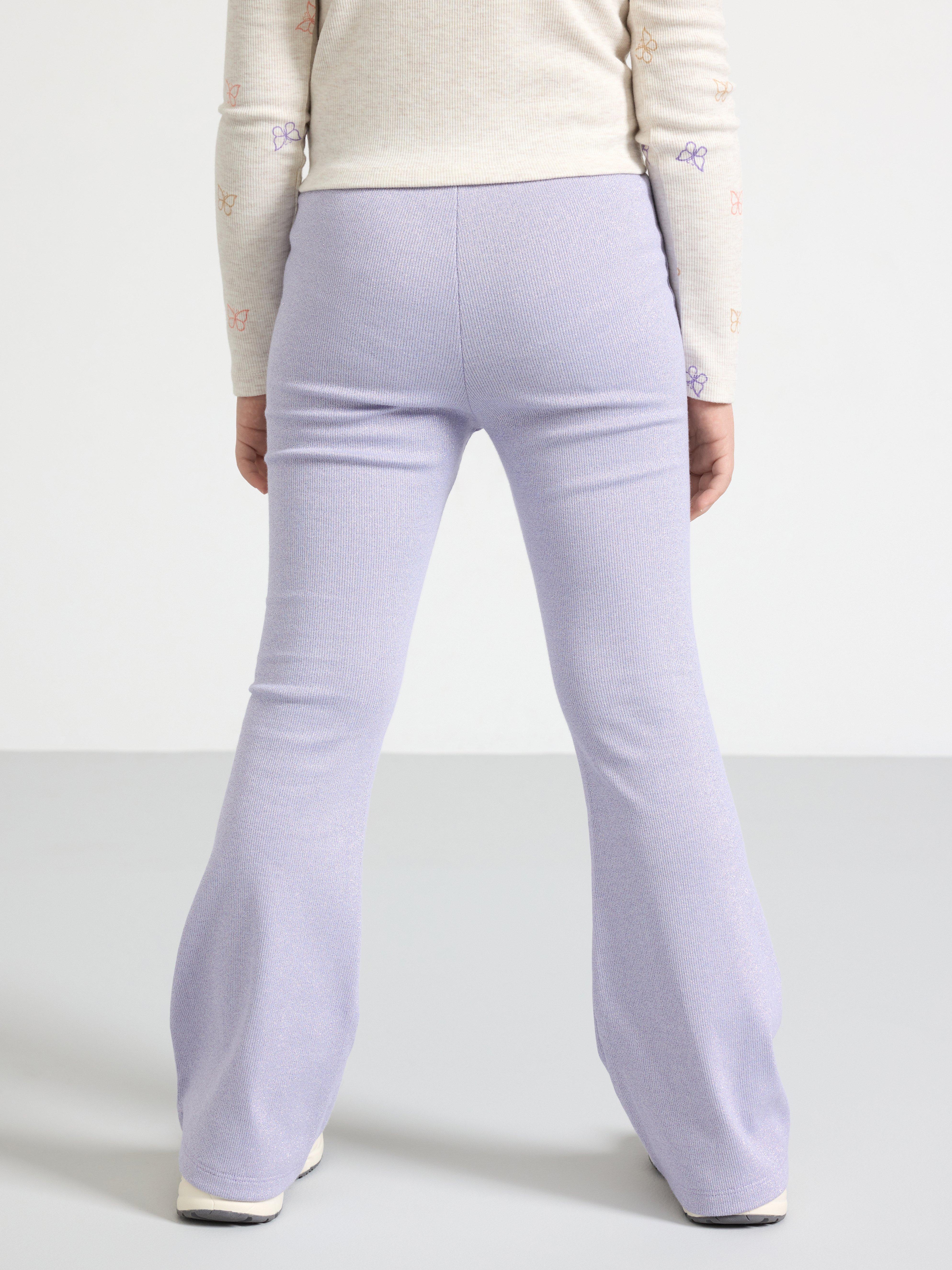 https://i8.amplience.net/i/Lindex/8633115_9613_PS_MB/lilac-ribbed-trousers-with-shimmer?fmt=auto&$qltDefault$&$cache$&$crop$&$scaleFit$&$productDetailSwiperV2$&vw=600&$crop2x$&$fmtQlt2x$