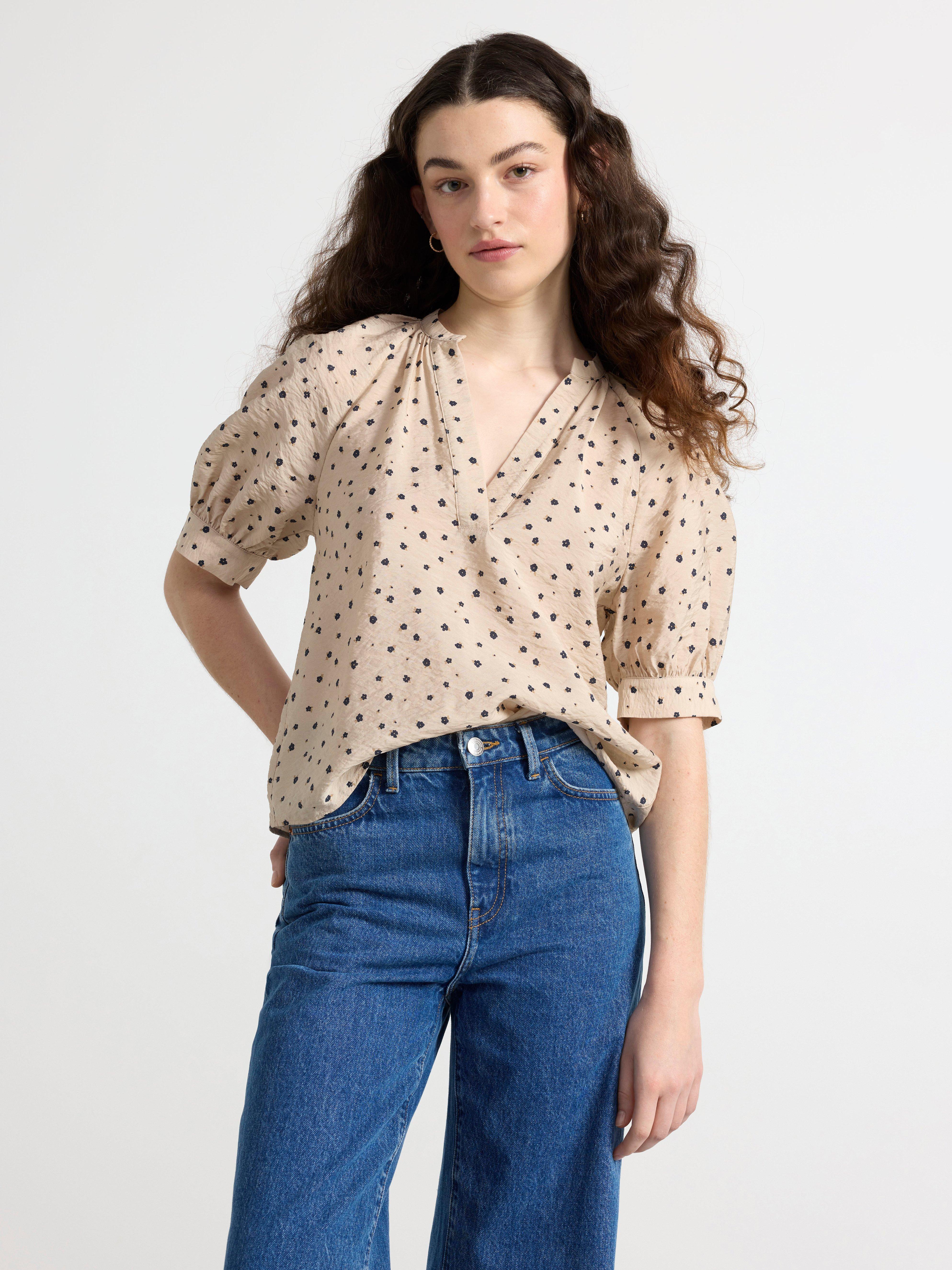 Blus med puffärmar