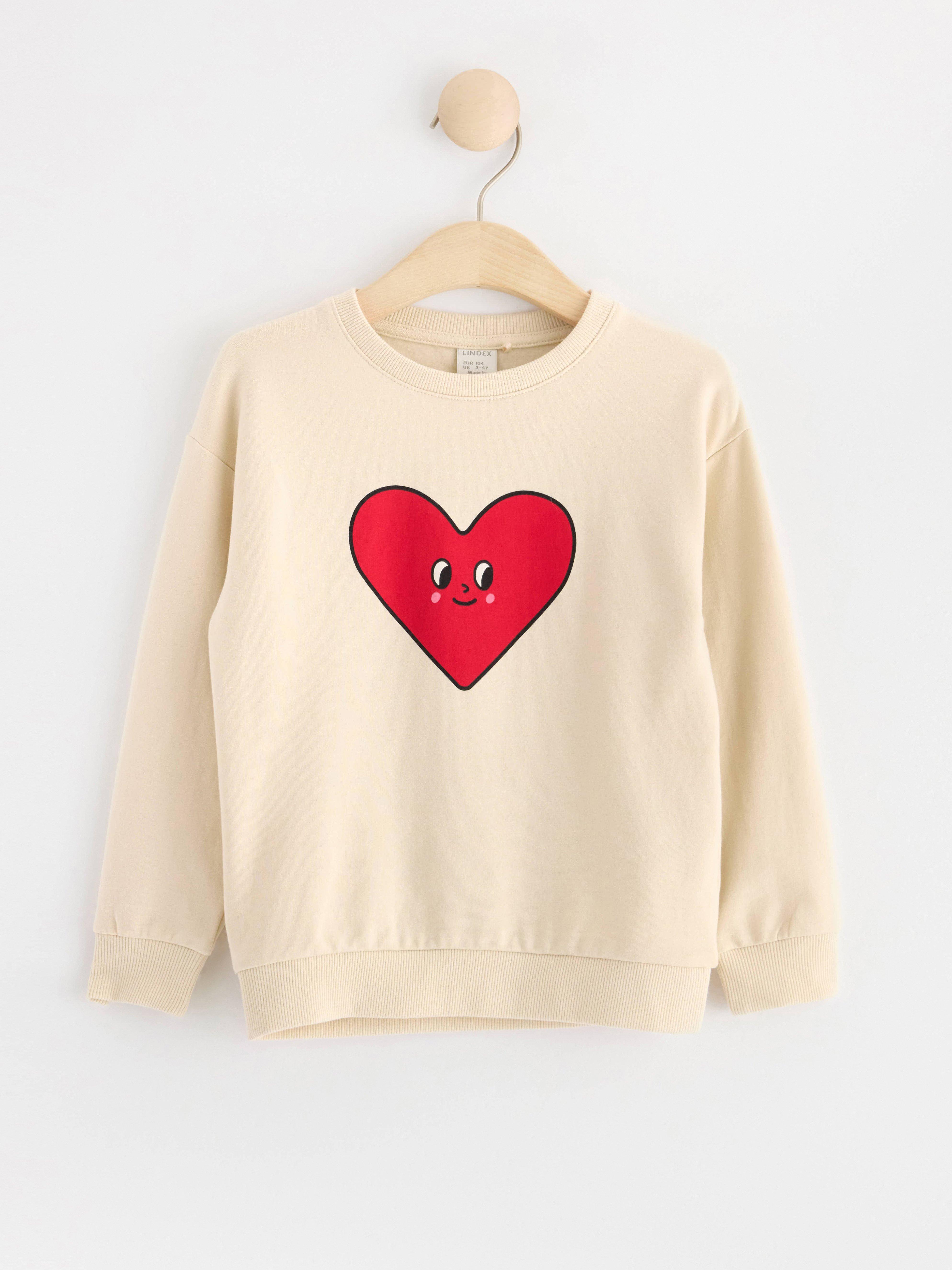 Sweatshirt with heart