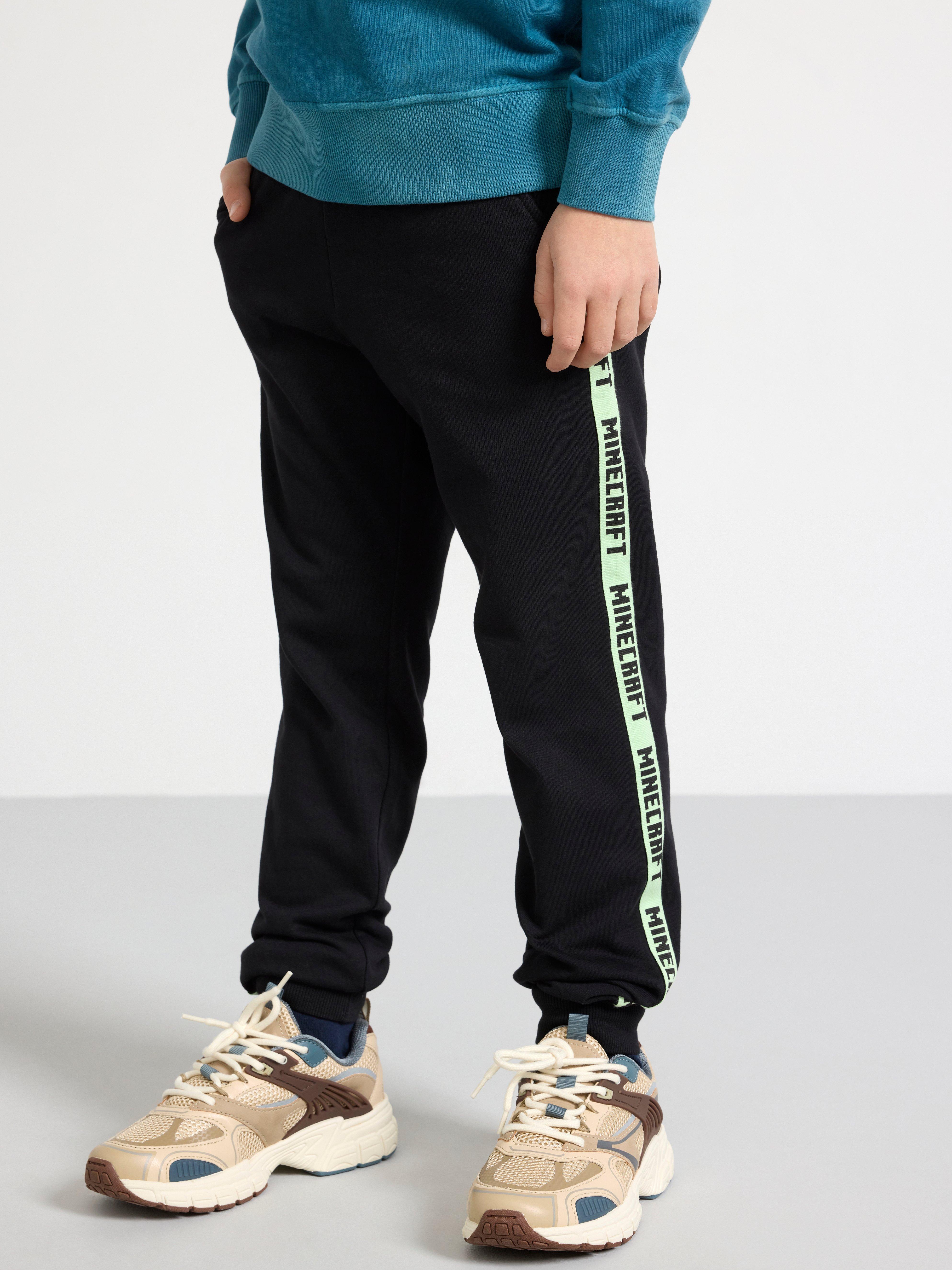 Track pants store with net inside