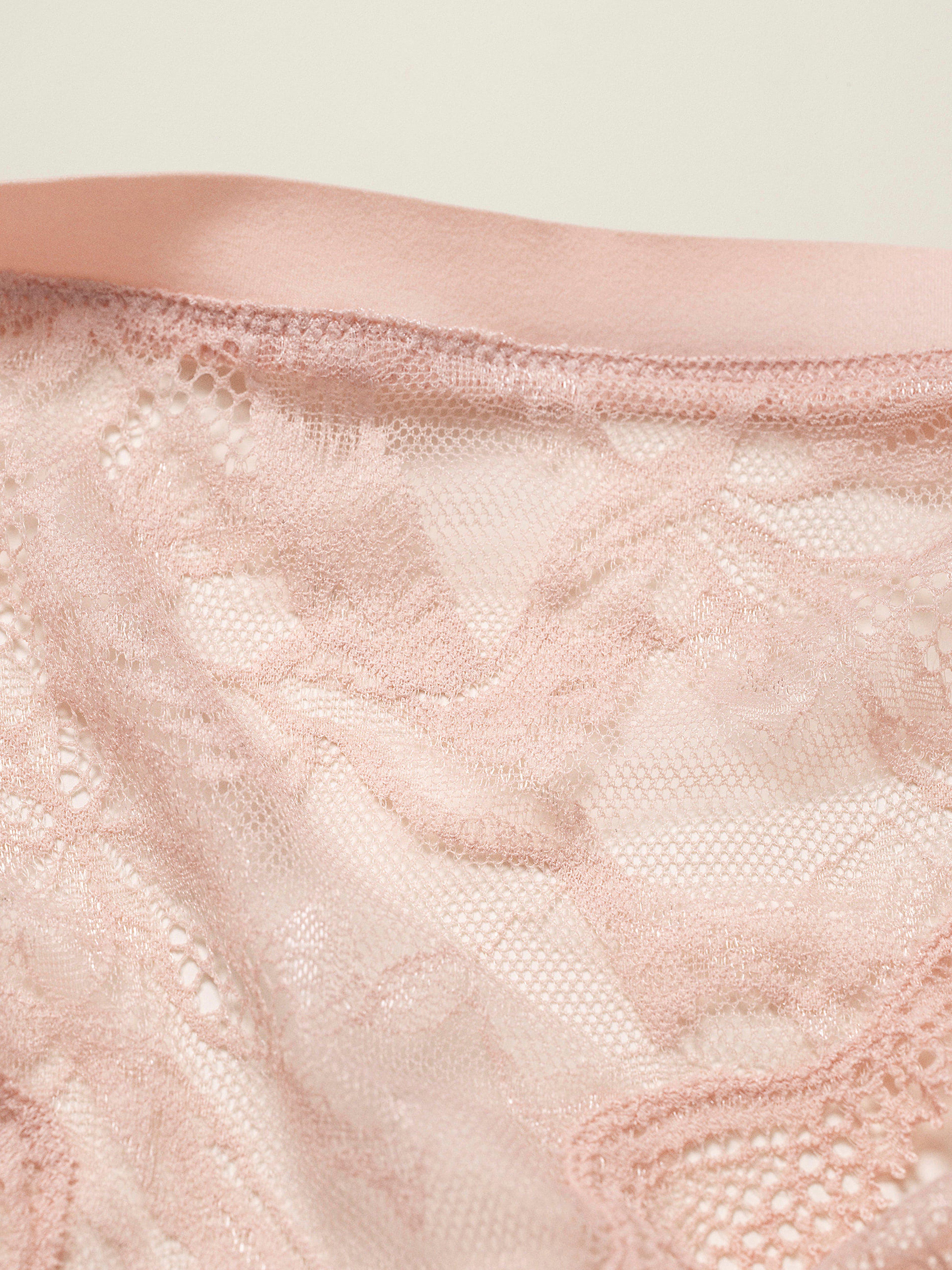Brazilian regular - Closely - Rosa