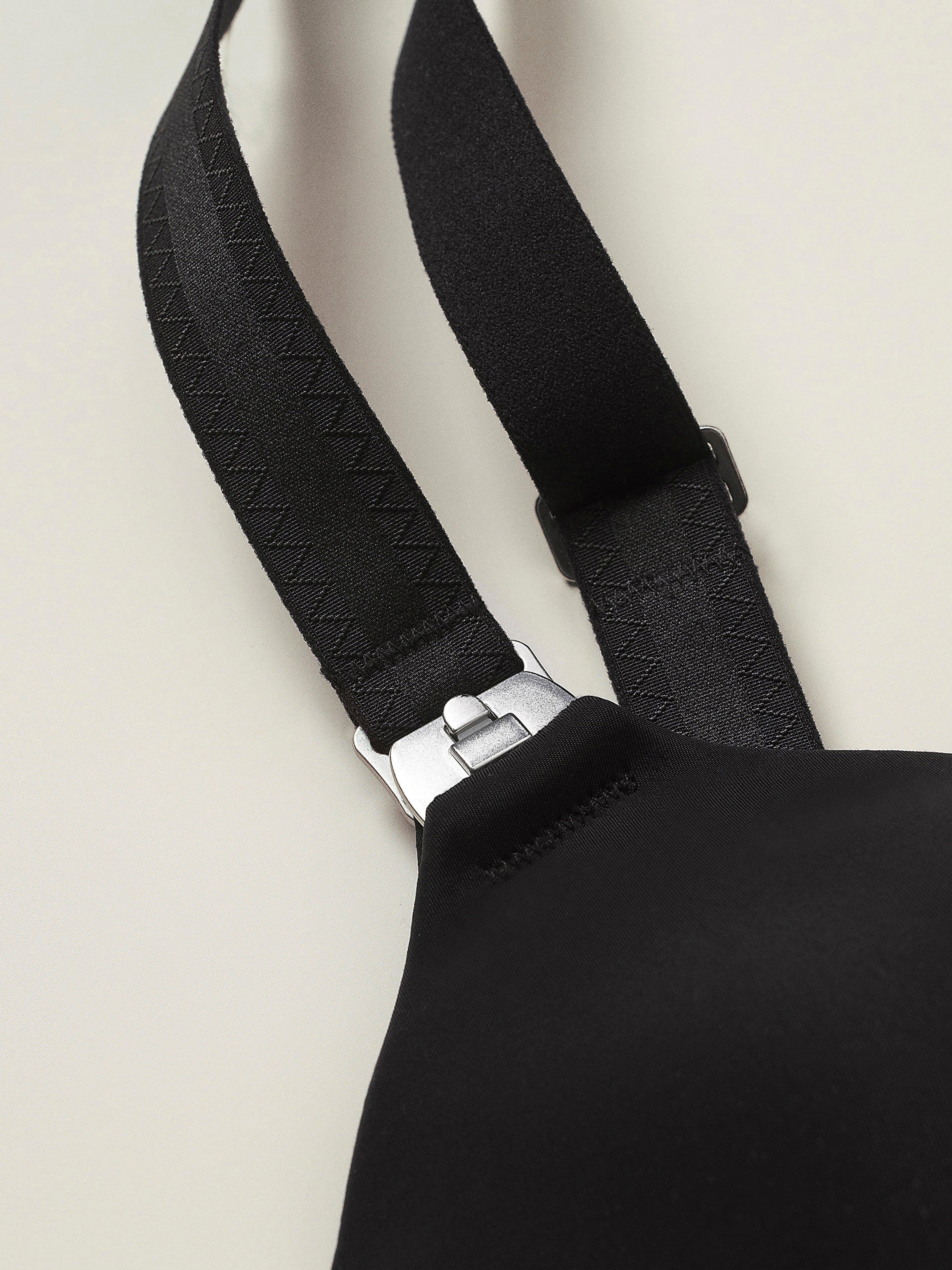  - Closely - Black