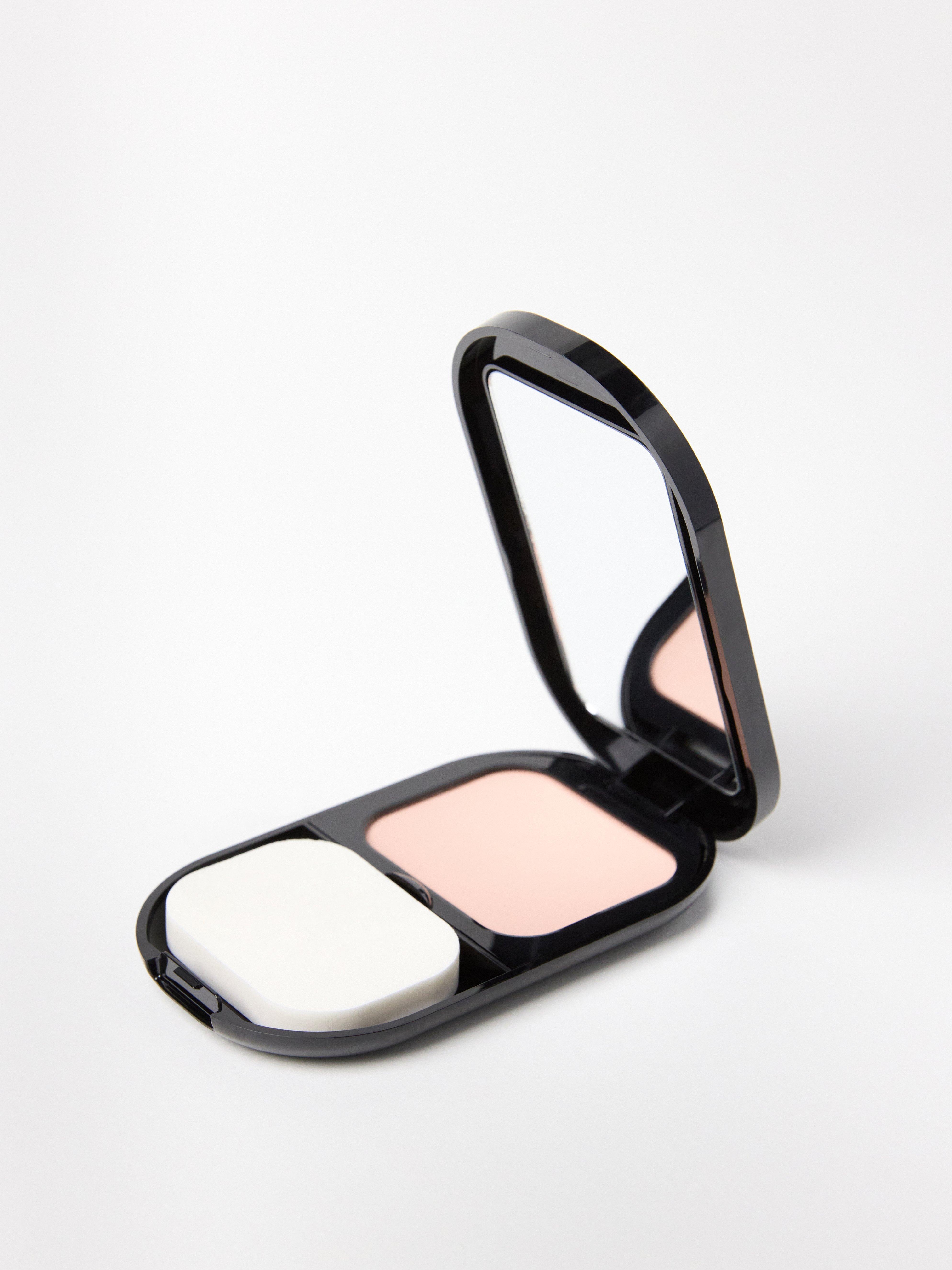 Foundation - Kosmetikk - Beige