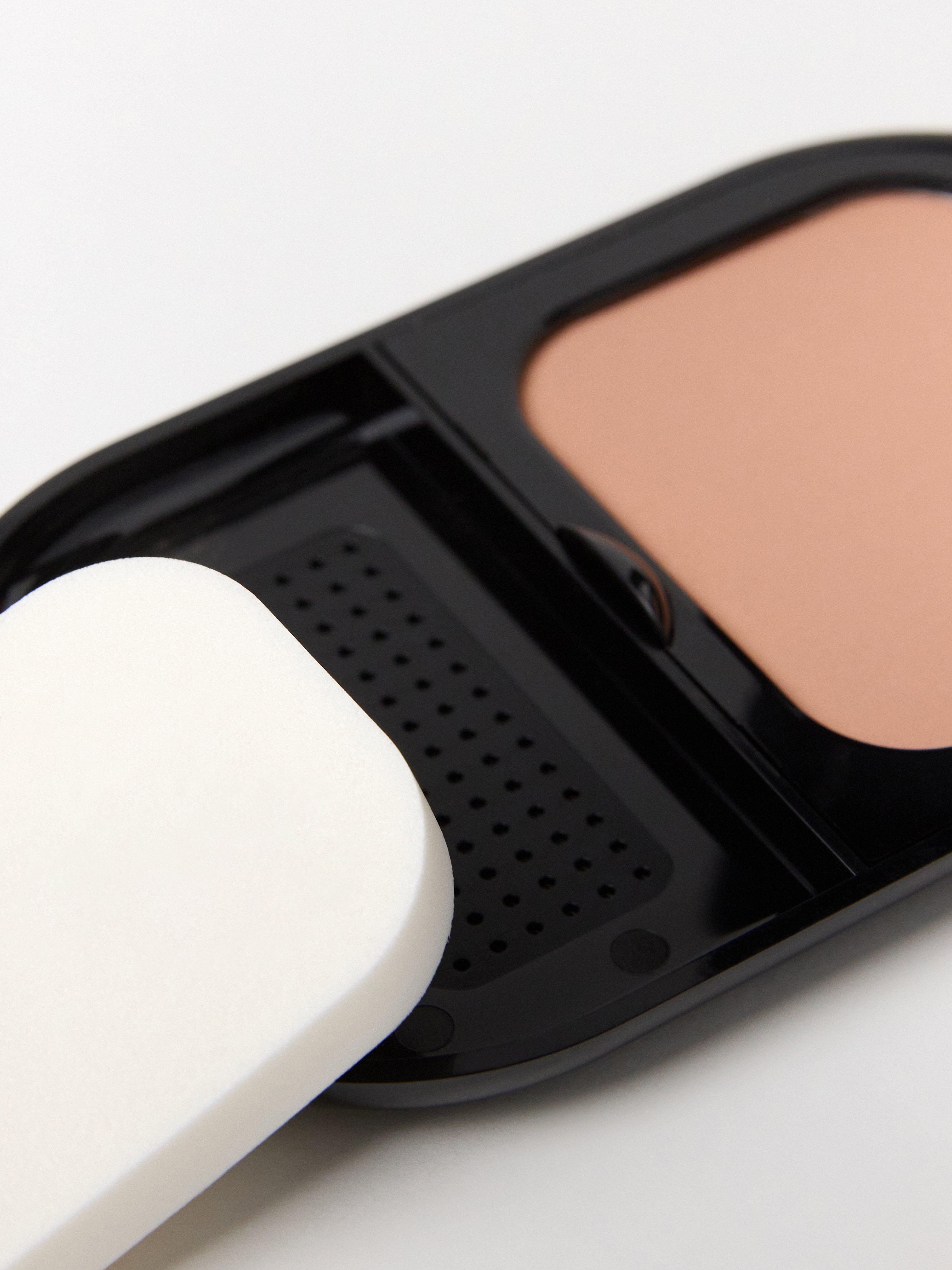 Foundation - Kosmetikk - Beige