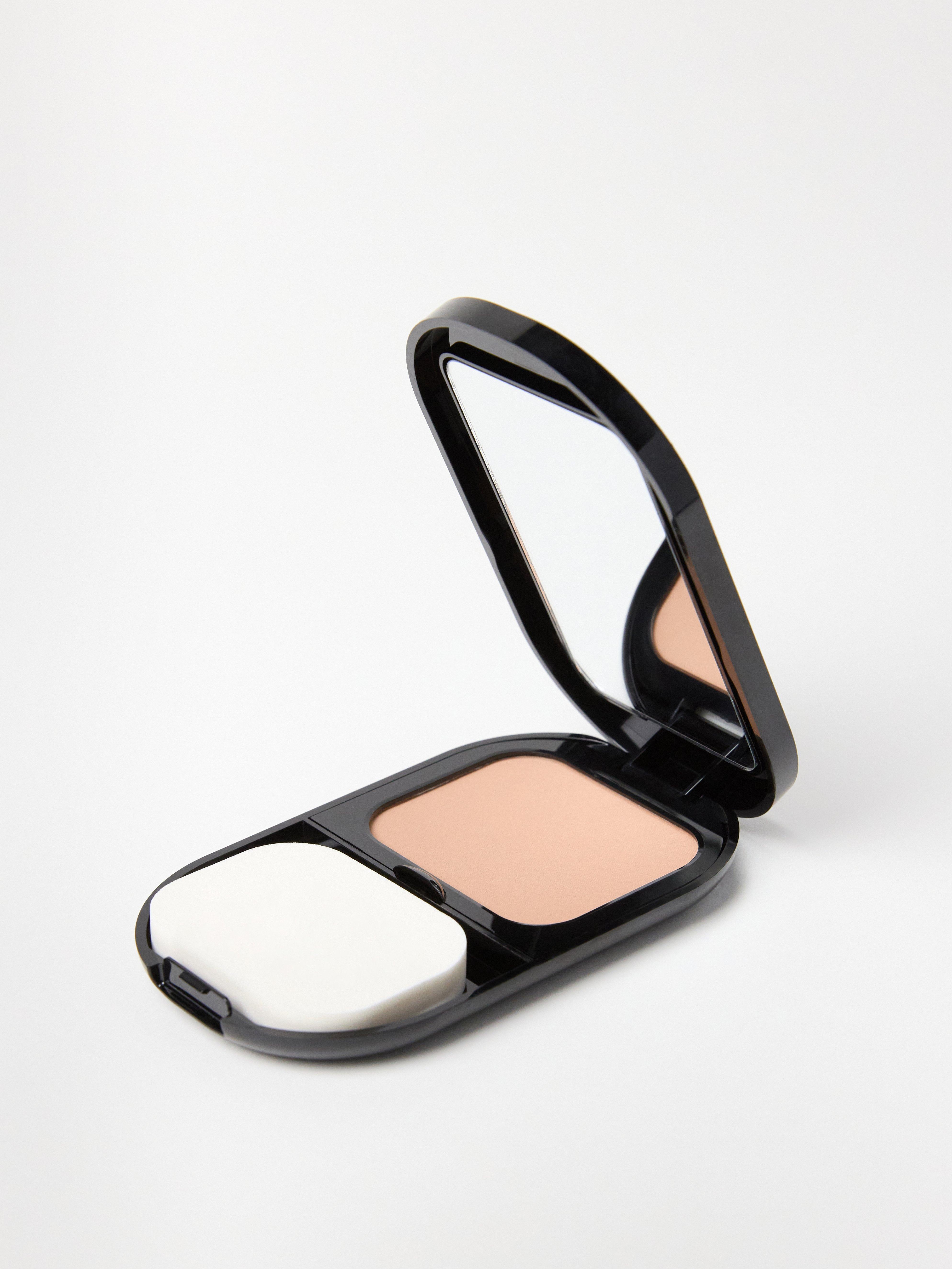 Foundation - Kosmetikk - Beige