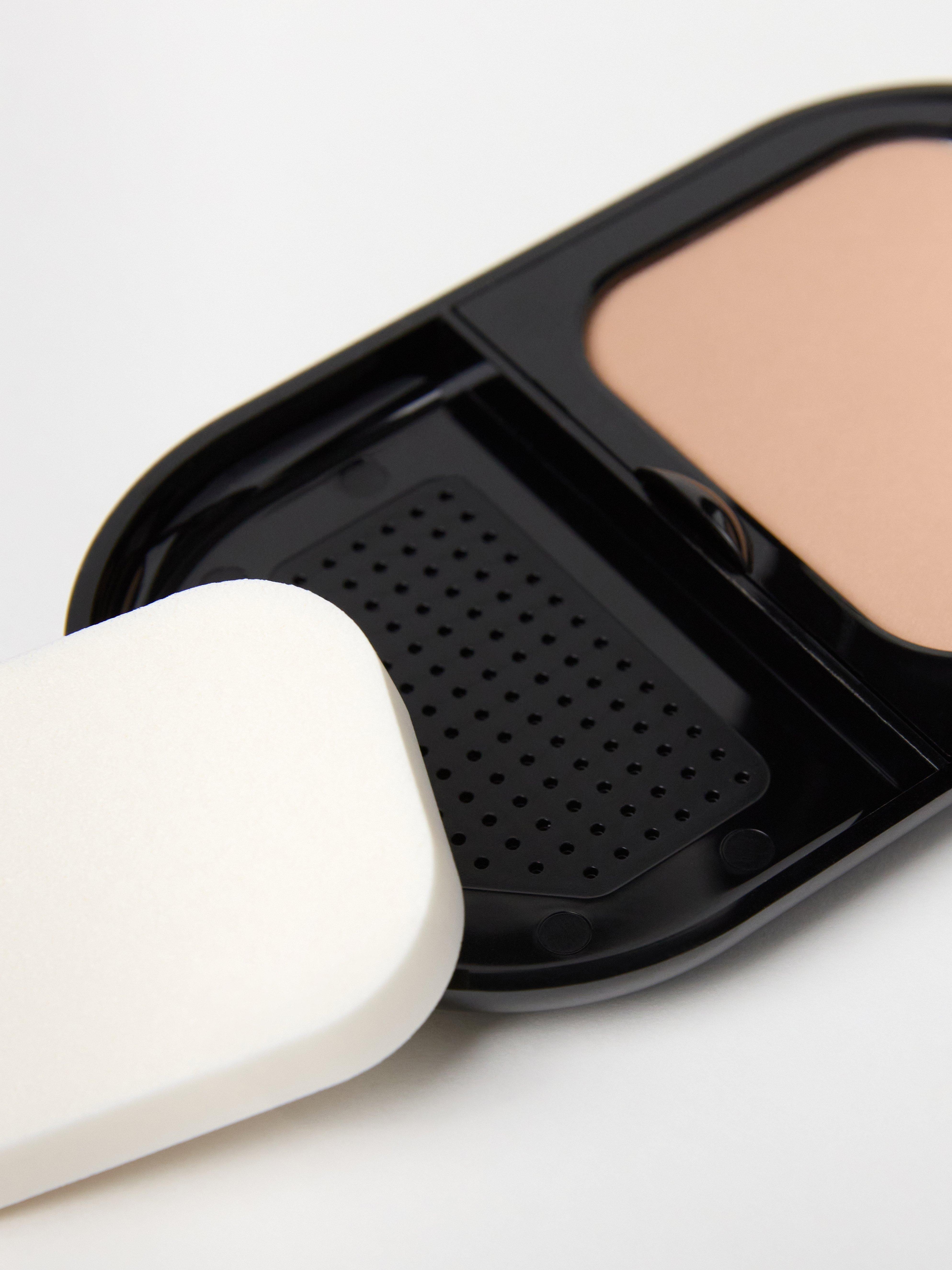 Foundation - Kosmetikk - Beige