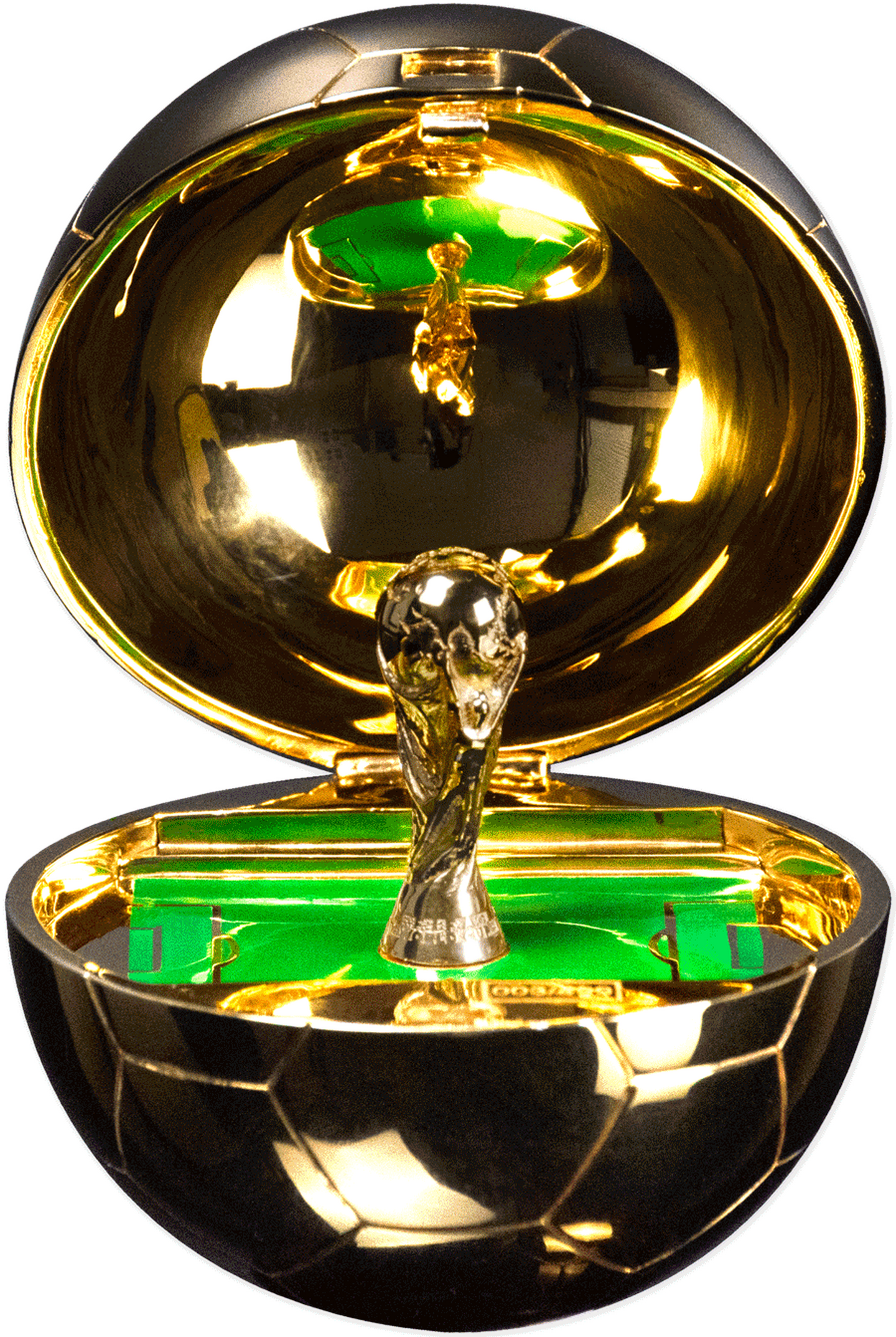 Geöffnet offenbart sich dann das Herz der Münze: Der detailgetreue FIFA WM Pokal™!
