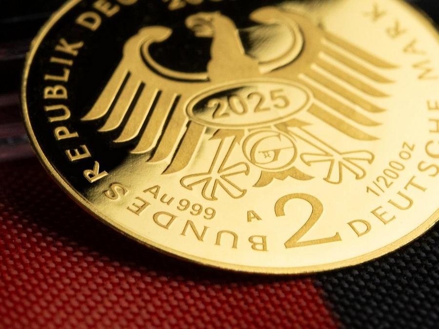 Die detailreichen Motive wurden in der höchsten Prägequalität Polierte ...