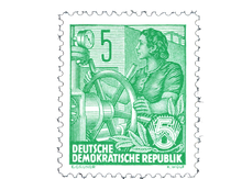 Erster Briefmarkensatz zum Fünfjahresplan auf Albumblatt