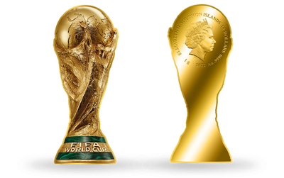 La monnaie en or le plus pur en forme du trophée de la coupe du monde de la FIFA Qatar 2022™ 