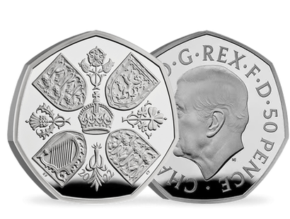 Die erste 50-Pence-Münze mit King Charles III. aus edlem Silber