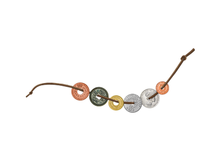 Bracelet en cuir composé de 6 monnaies anciennes